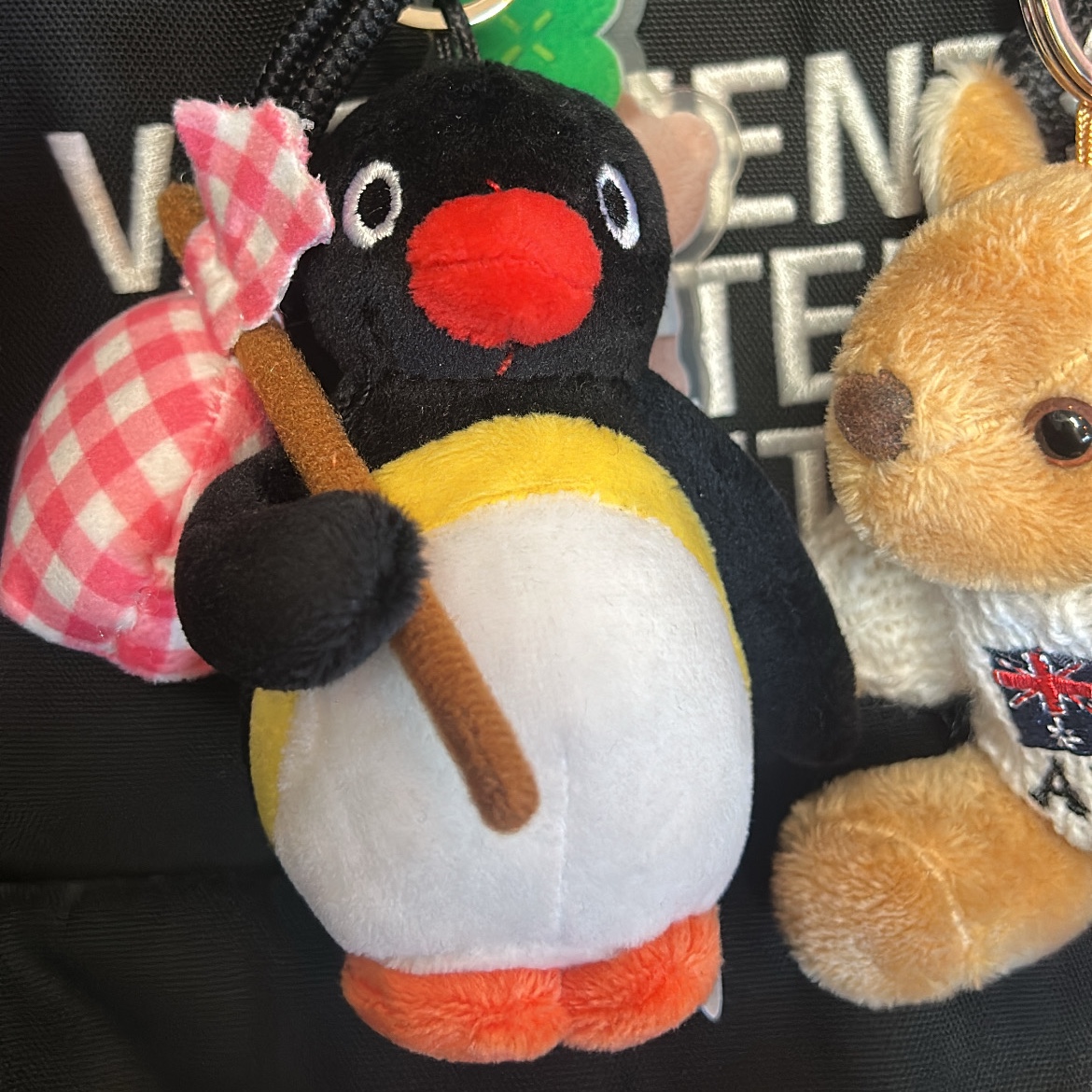 Pingu Bottari Keyring, earpearp Big Clover Standing Covy Big Keyring 착용 스타일