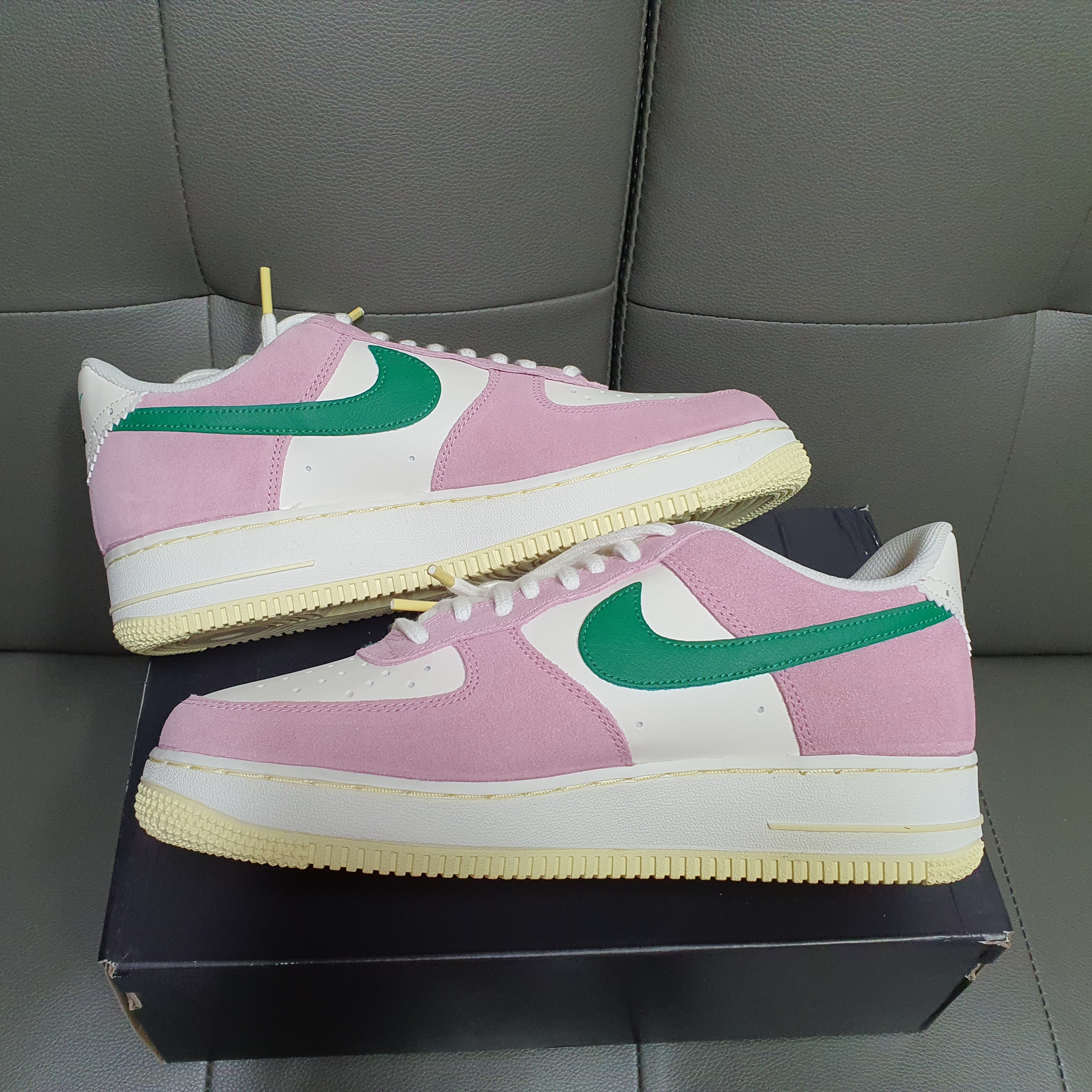 Nike Air Force 1 '07 Sail Medium Soft Pink 착용 스타일