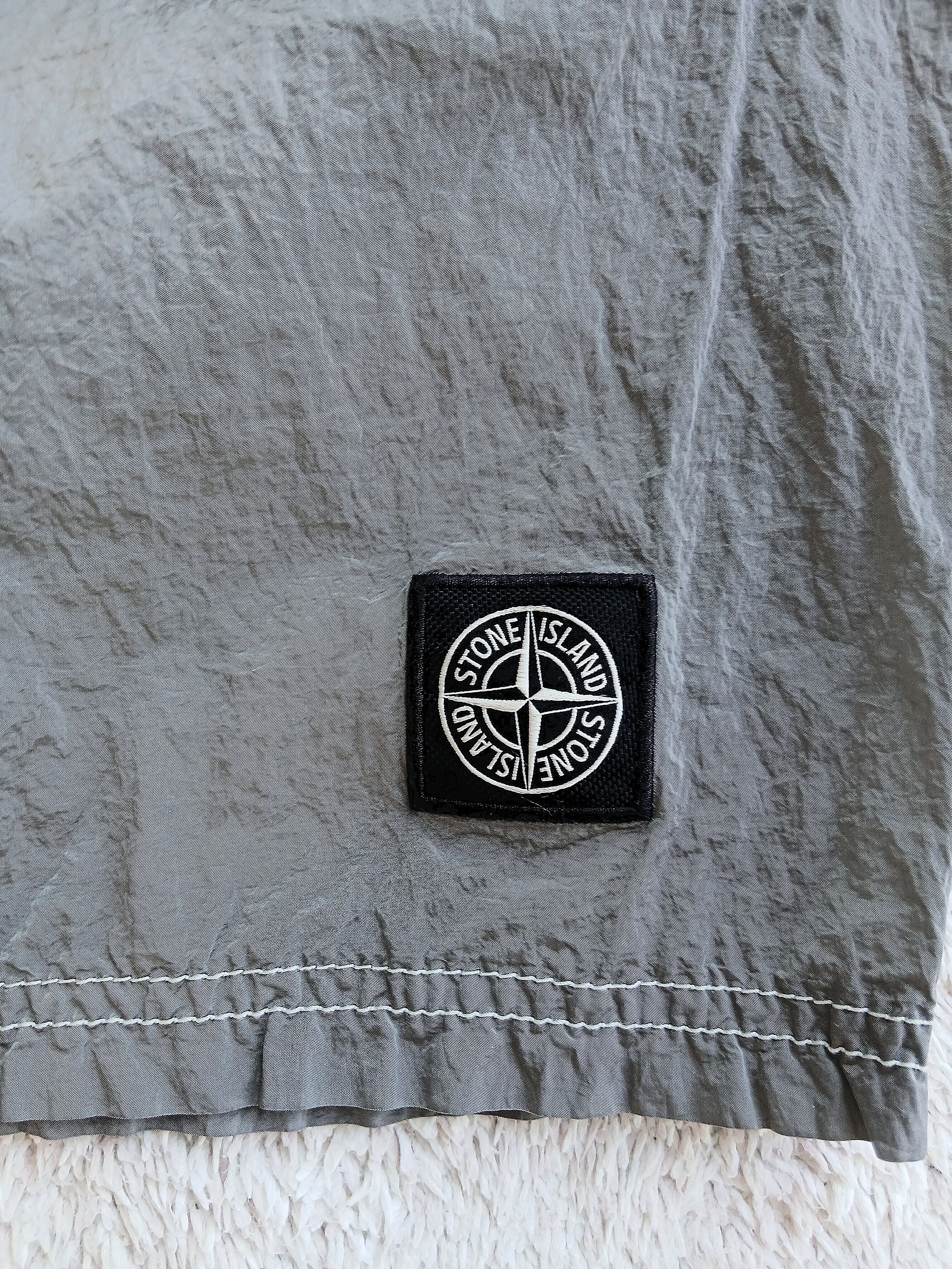 Stone Island B100009 Nylon Metal in Econyl Pocket Details Regular Fit Swim Trunks Pearl Grey - 25SS 착용 스타일 - 2