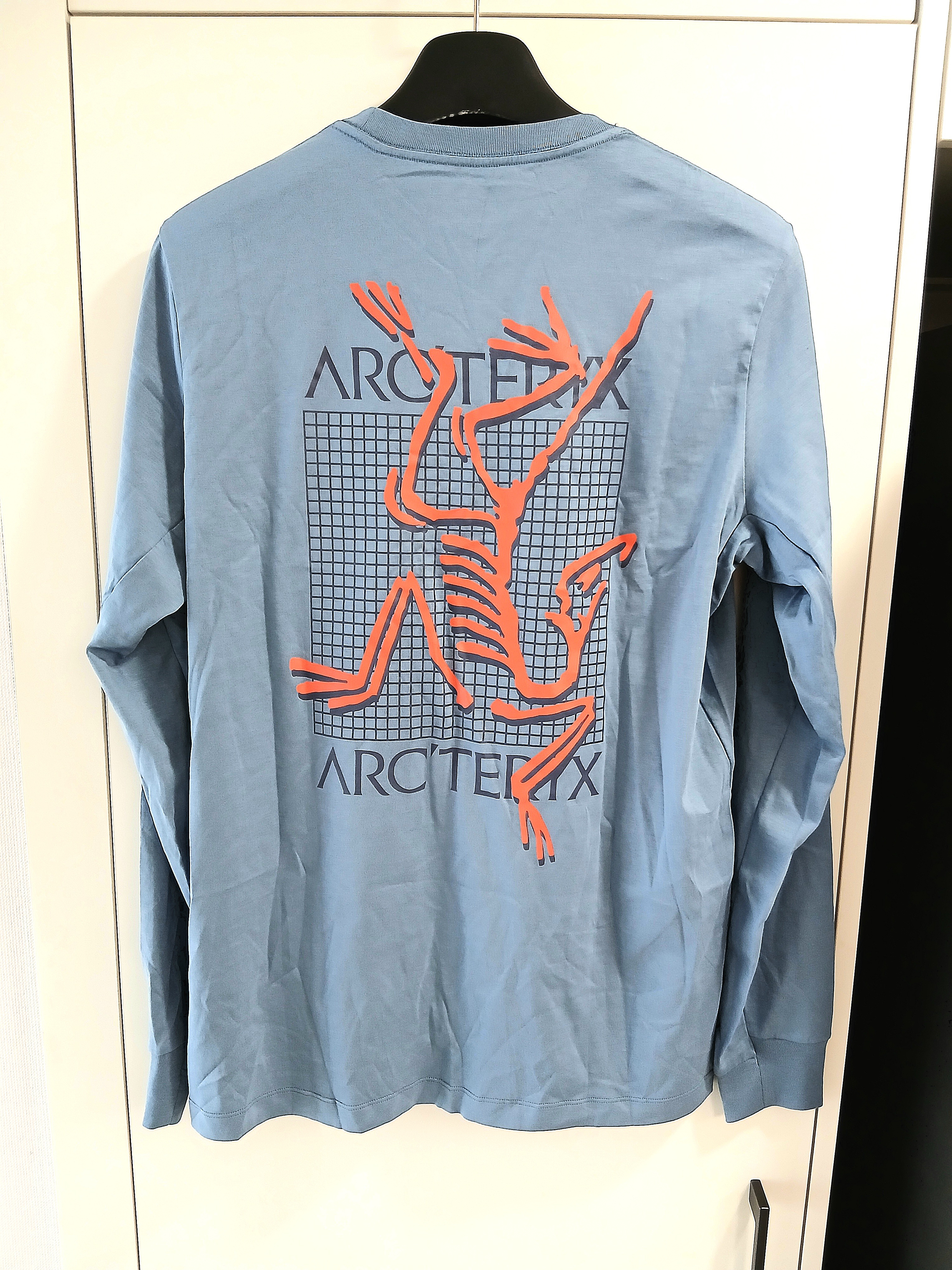 Arc'teryx Arc'Multi Bird Logo LS T-Shirt Stone Wash 착용 스타일 - 1