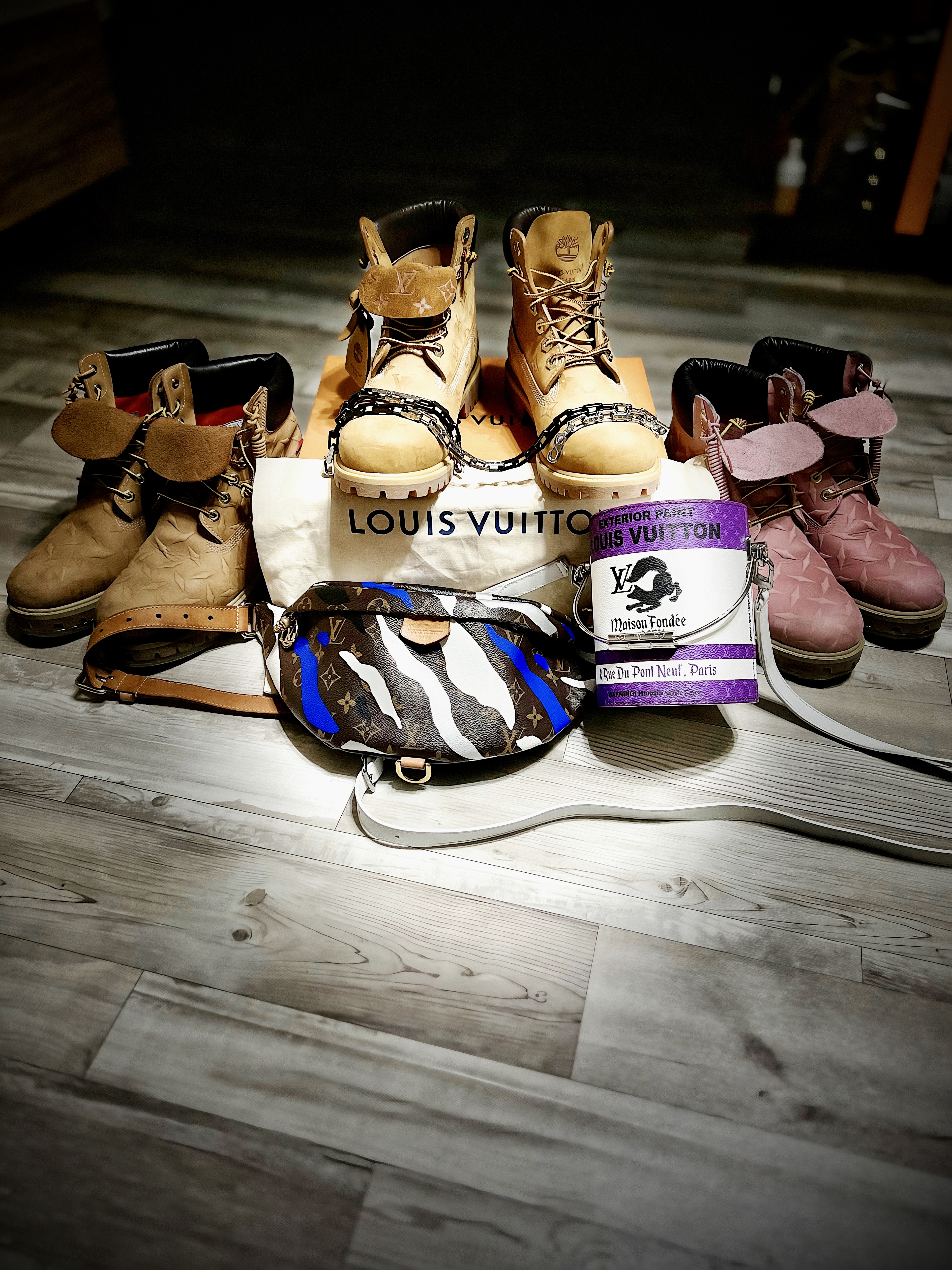 루이비통 x 팀버랜드 6인치 앵클 부츠 베이지, 팀버랜드 x 슈프림 다이아몬드 플레이트 6인치 프리미엄 워터프루프 부츠 위트 - 미디움 착용 스타일 - 5