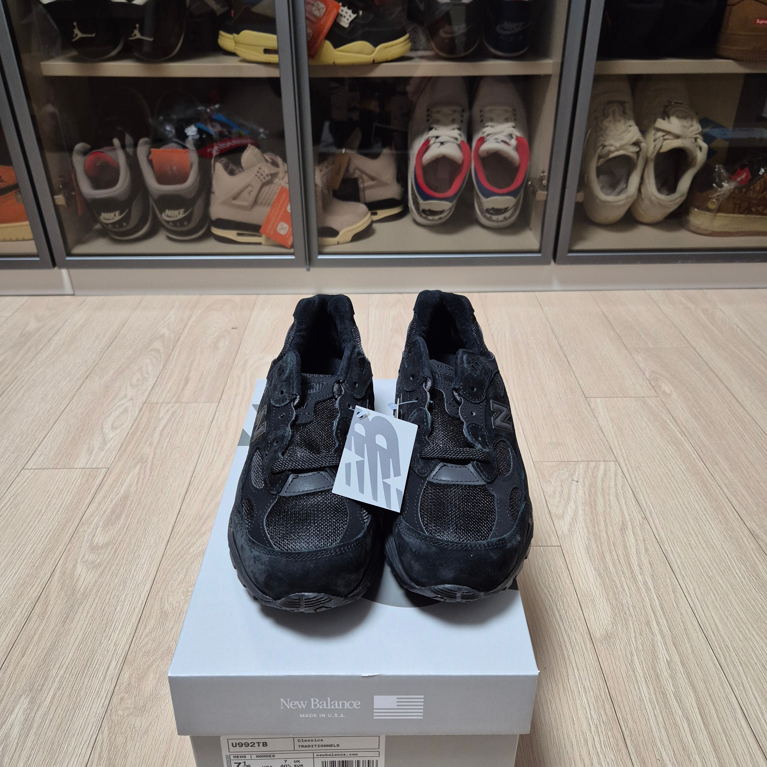 New Balance 992 Made in USA Triple Black 착용 스타일 - 2