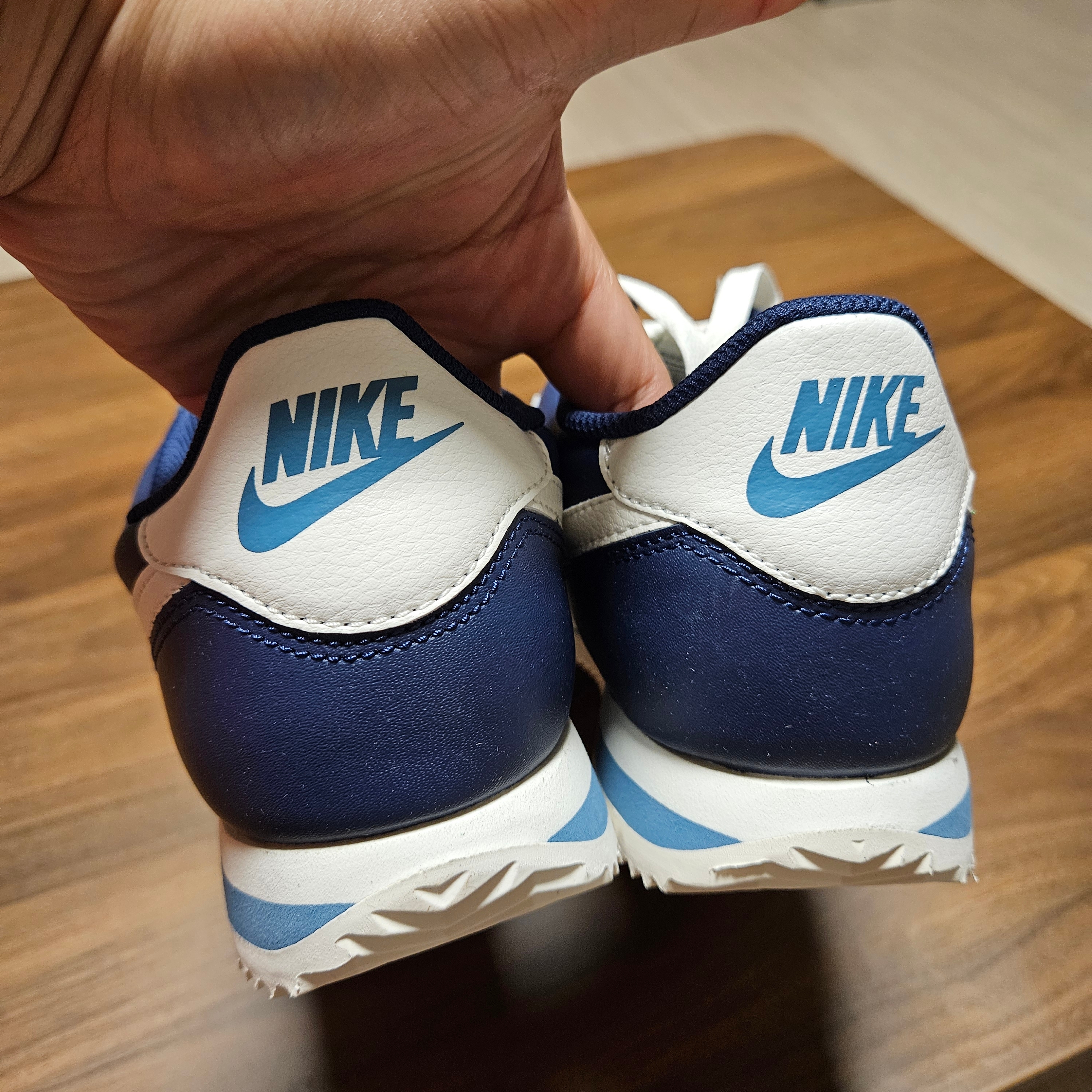 Nike Cortez Midnight Navy 착용 스타일