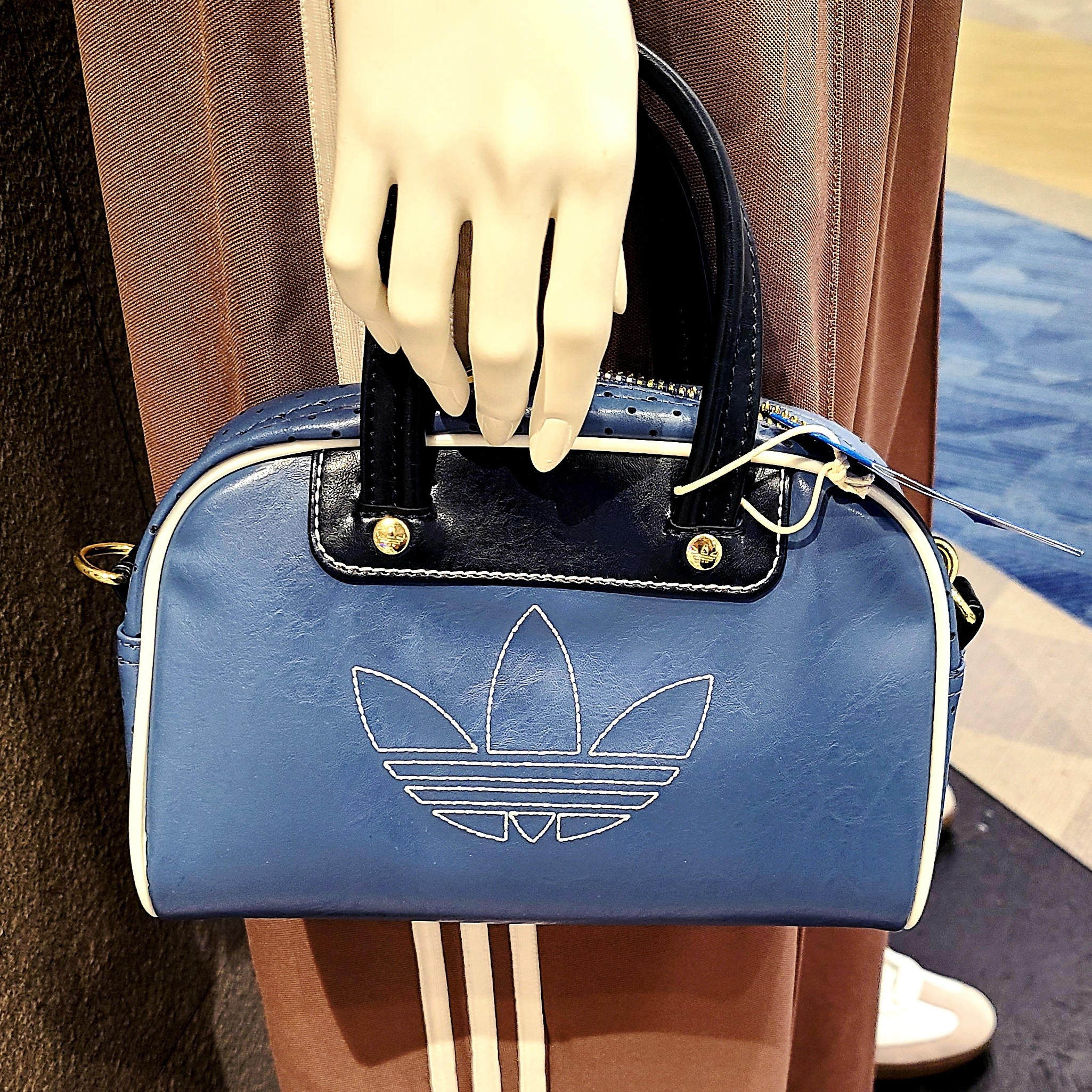 Adidas Adicolor Denim Firebird Track Top Medium Blue Denim - KR Sizing, (W) Adidas Knit Top Trace Brown - KR Sizing 착용 스타일 - 1