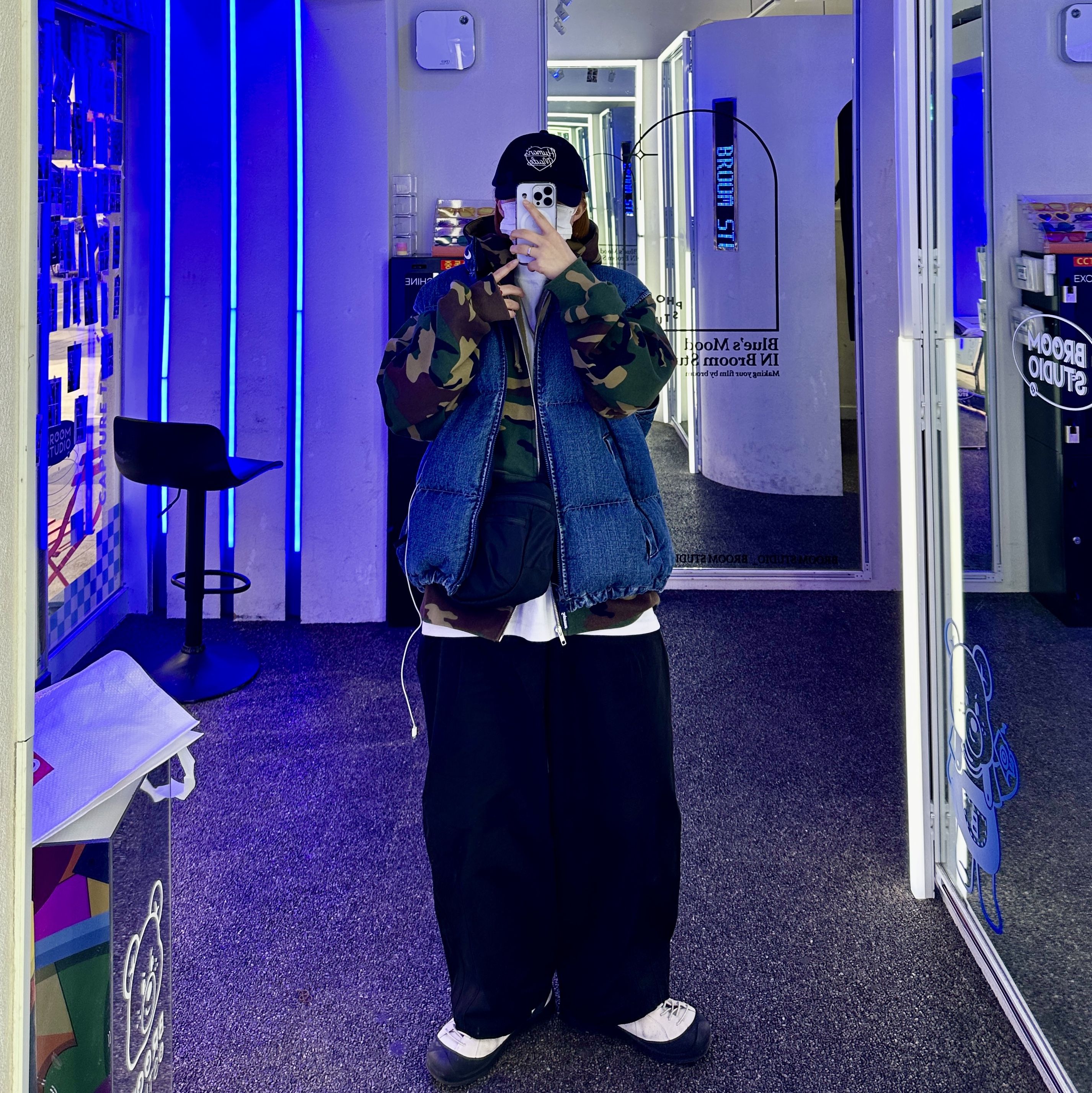 Supreme Small Box Zip Up Hooded Sweatshirt Woodland Camo - 24FW, Supreme x Nike Denim Puffer Vest Indigo - 24SS 착용 스타일