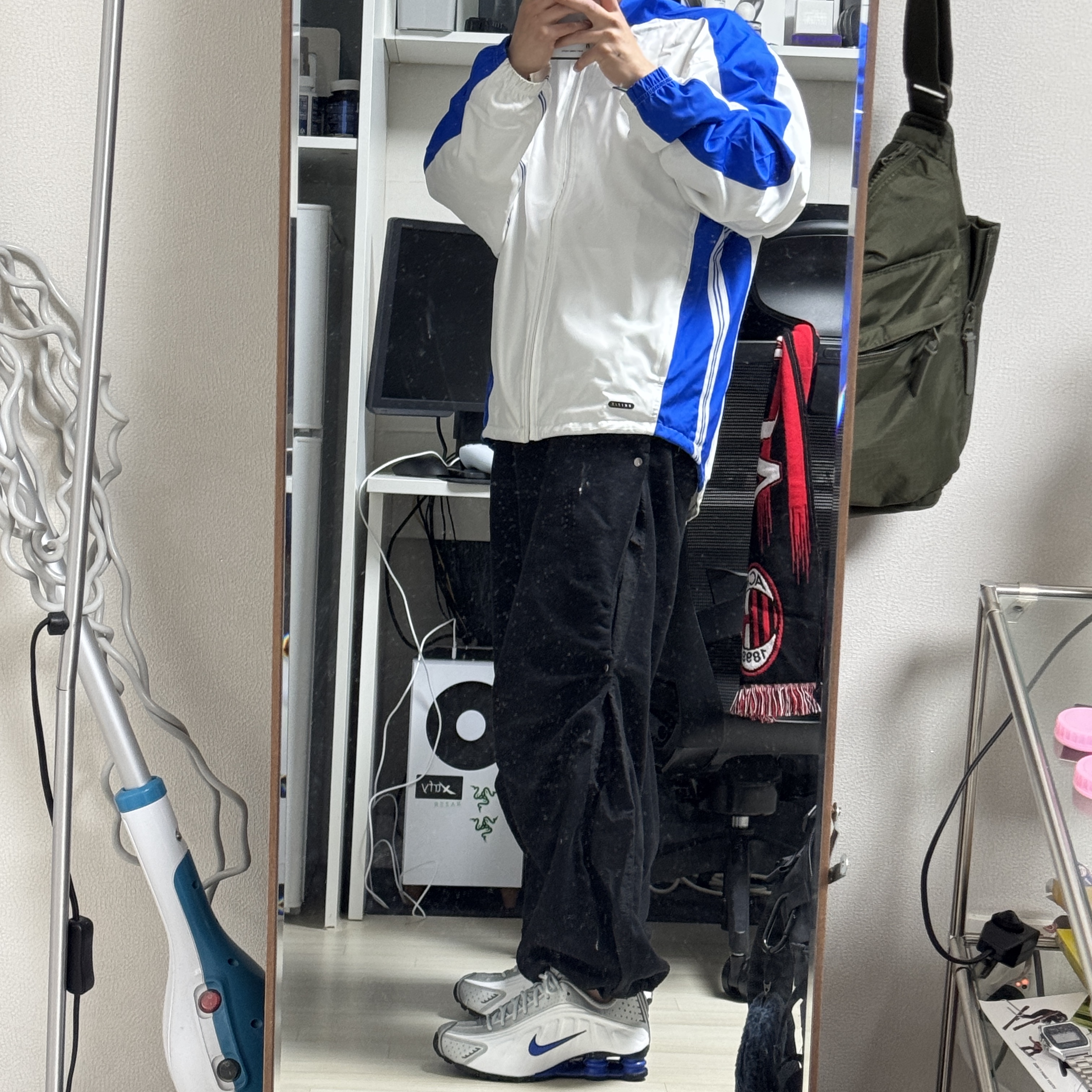Nike Shox R4 White Racer Blue, Nike Brazil 1998 Reissue Soccer Replica Track Jacket White (FZ6681-100) 착용 스타일