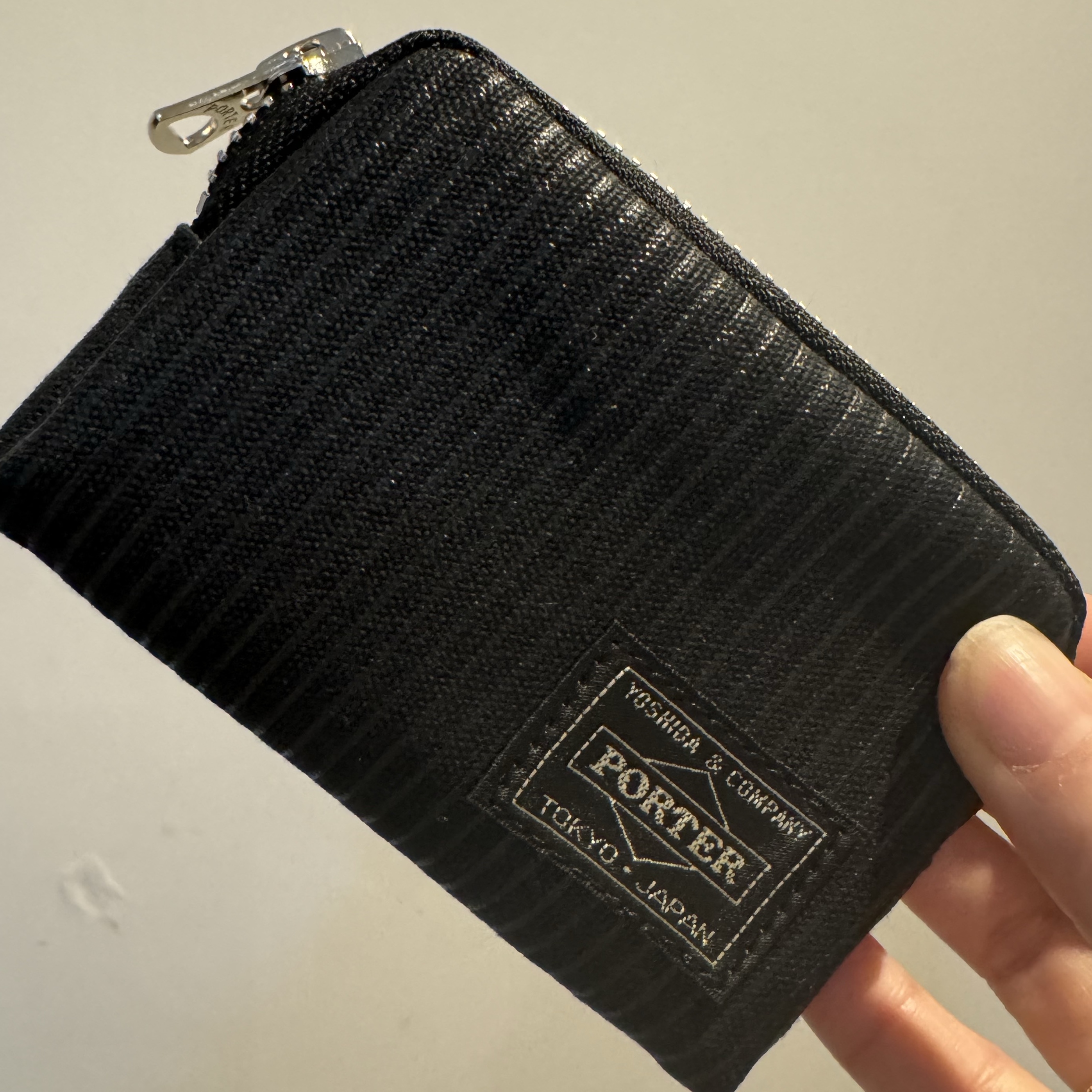 Porter Drawing Coin Key Case Black 착용 스타일