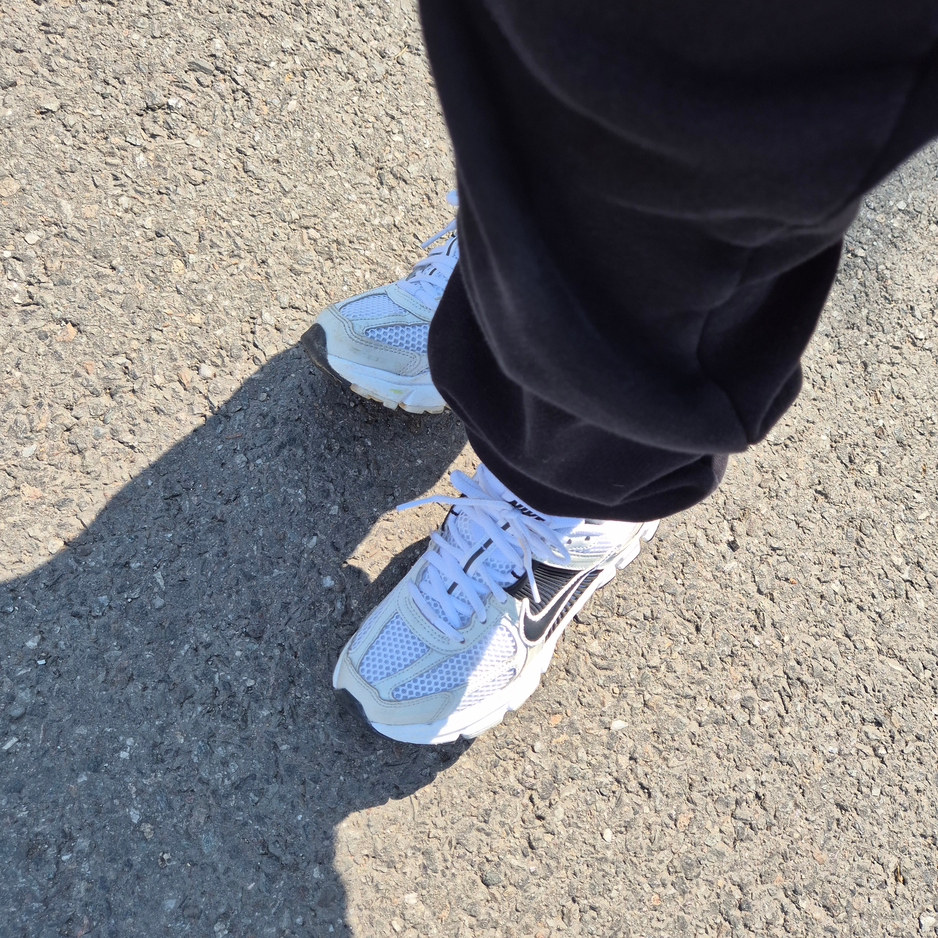 (GS) Nike Zoom Vomero 5 White Platinum Tint 착용 스타일