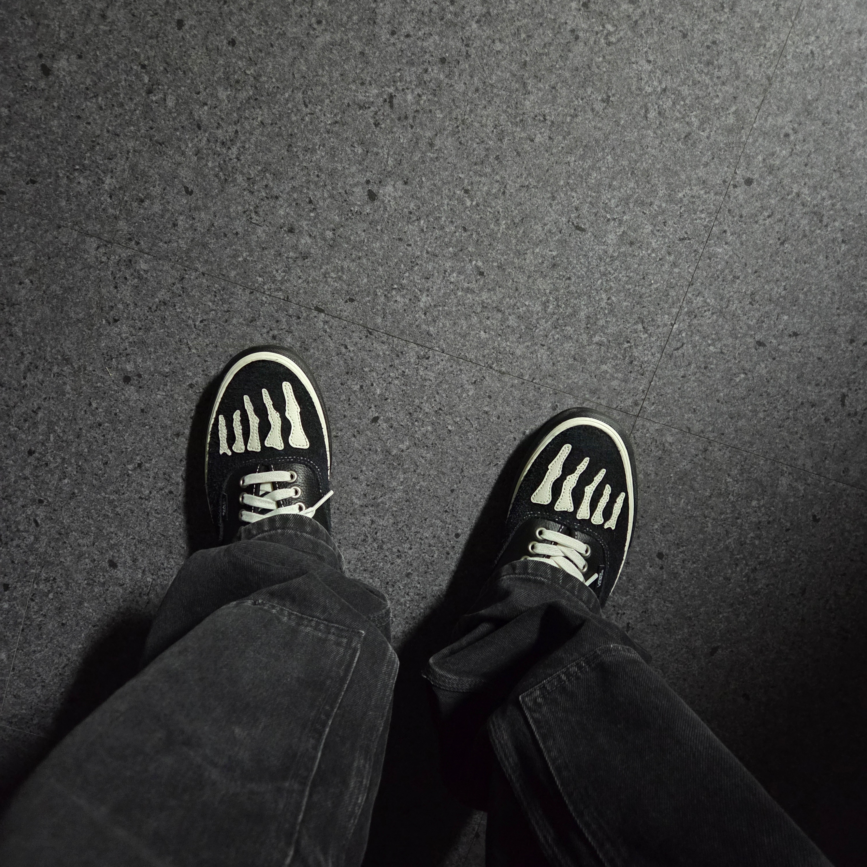 Vans x Mark SBTG Authentic Black 착용 스타일