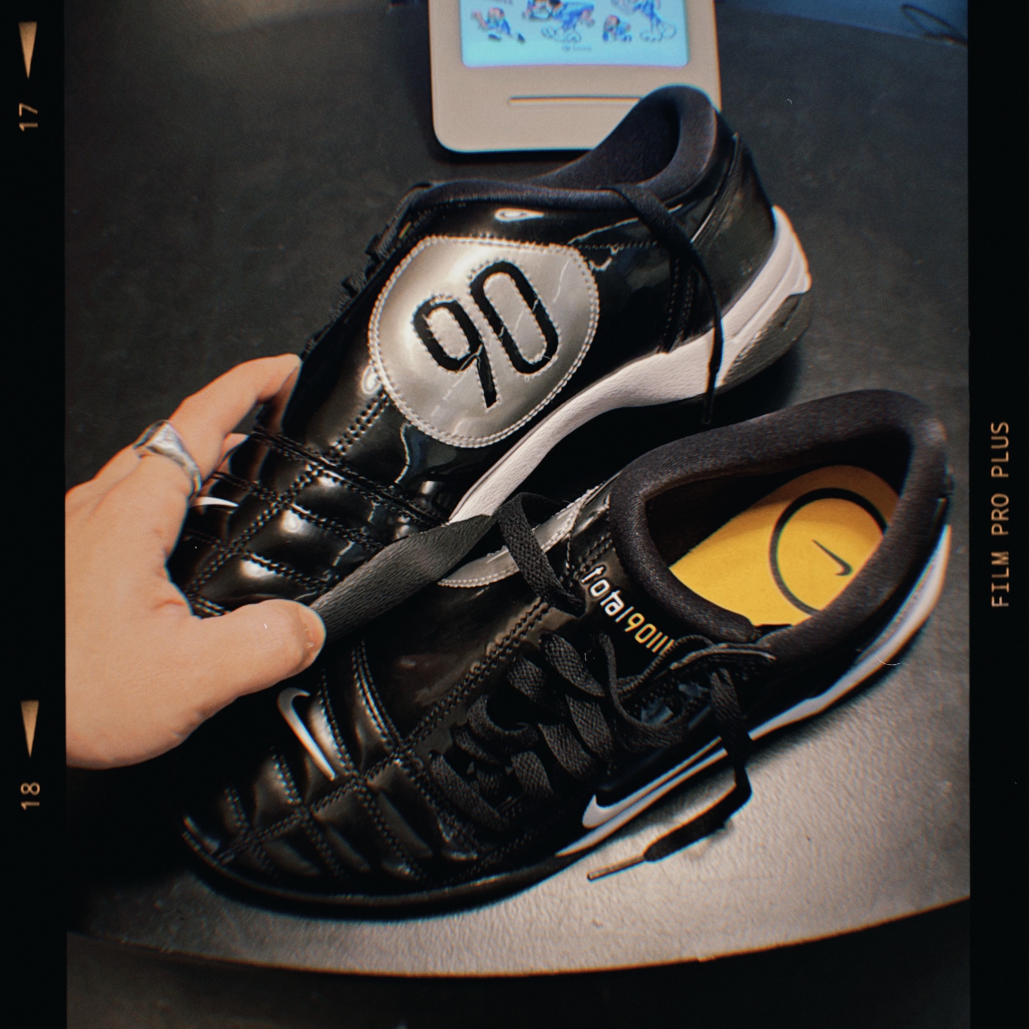 Nike Total 90 III SP Black and White 착용 스타일