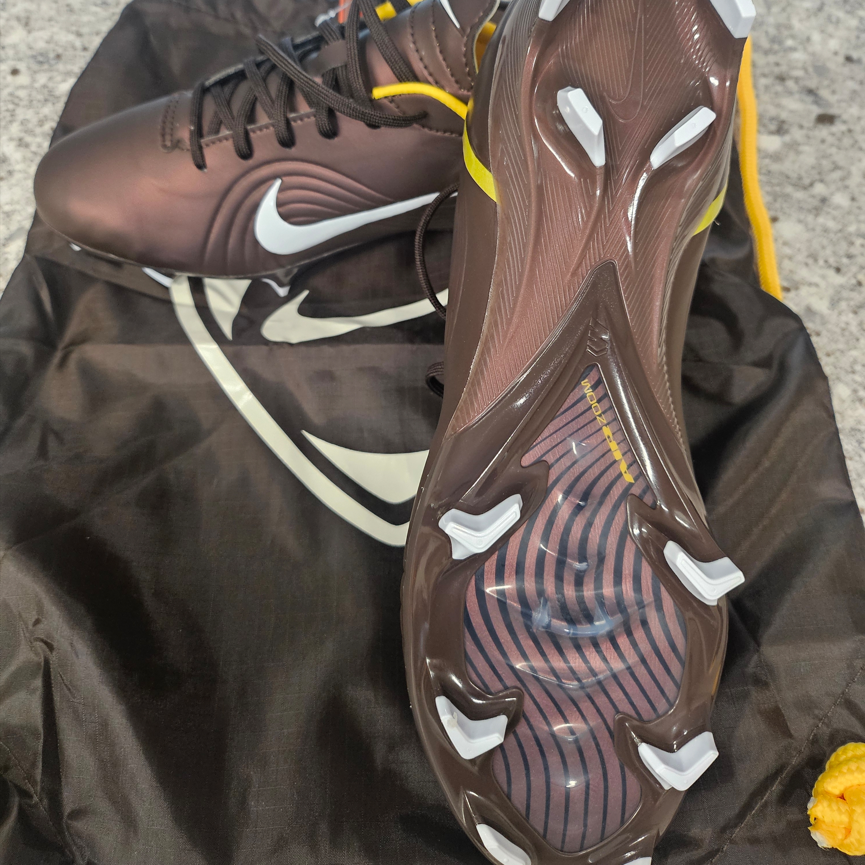 Nike Zoom Mercurial Vapor 1 RGN SE FG Dark Cinder Maize 착용 스타일 - 5