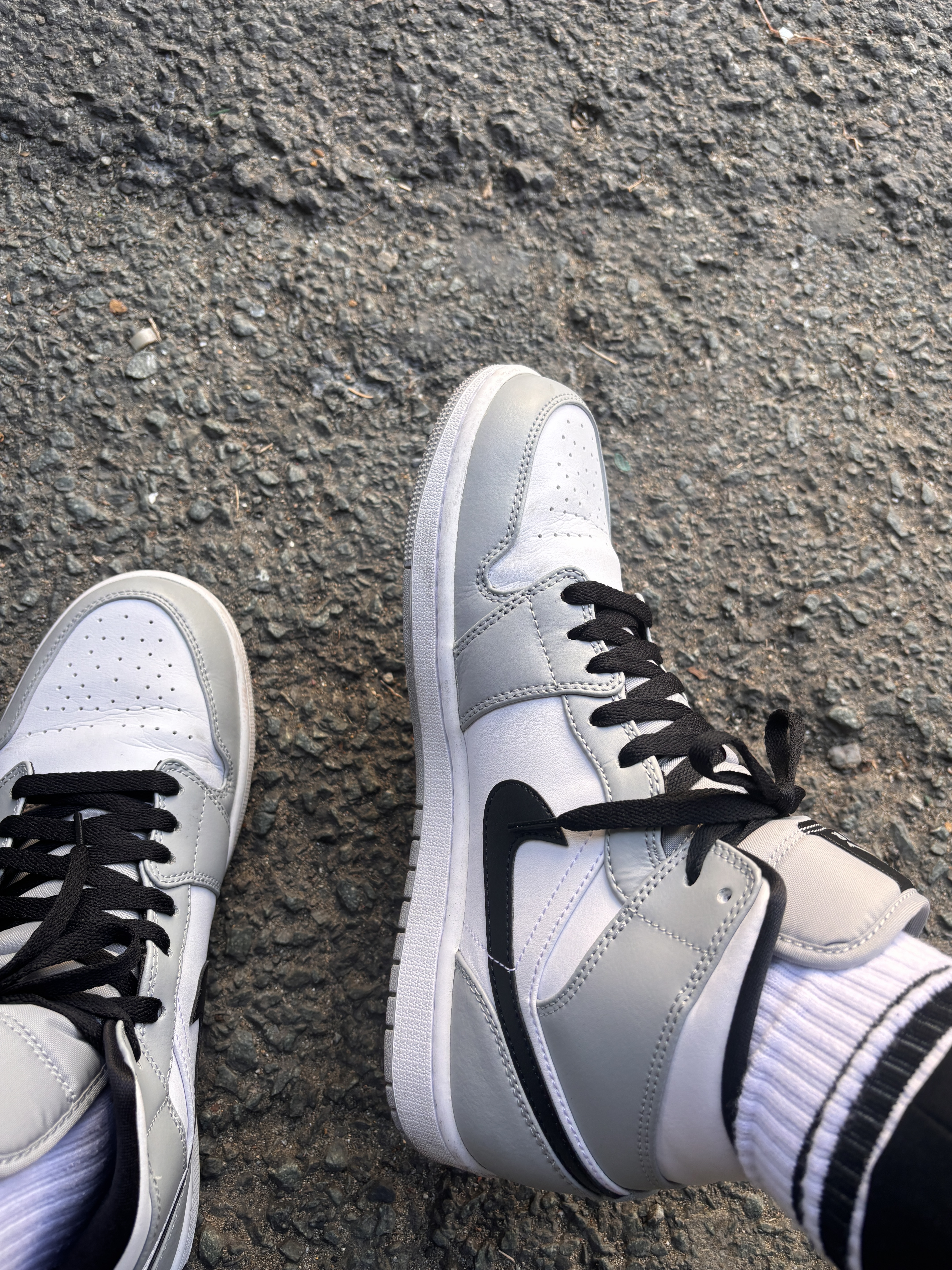 Jordan 1 Mid Light Smoke Grey 착용 스타일