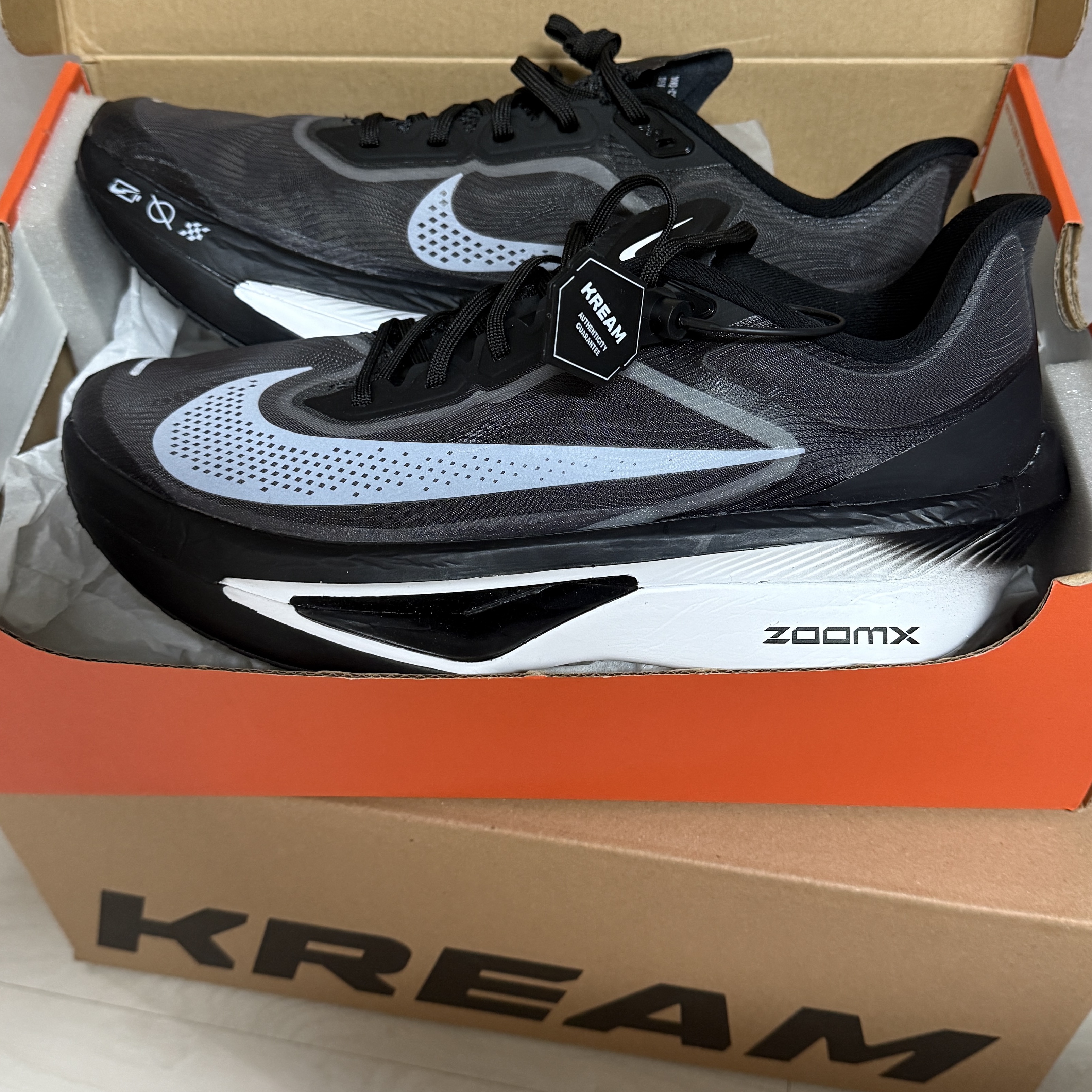 Nike Zoom Fly 6 Black Light Smoke Grey 착용 스타일 - 3