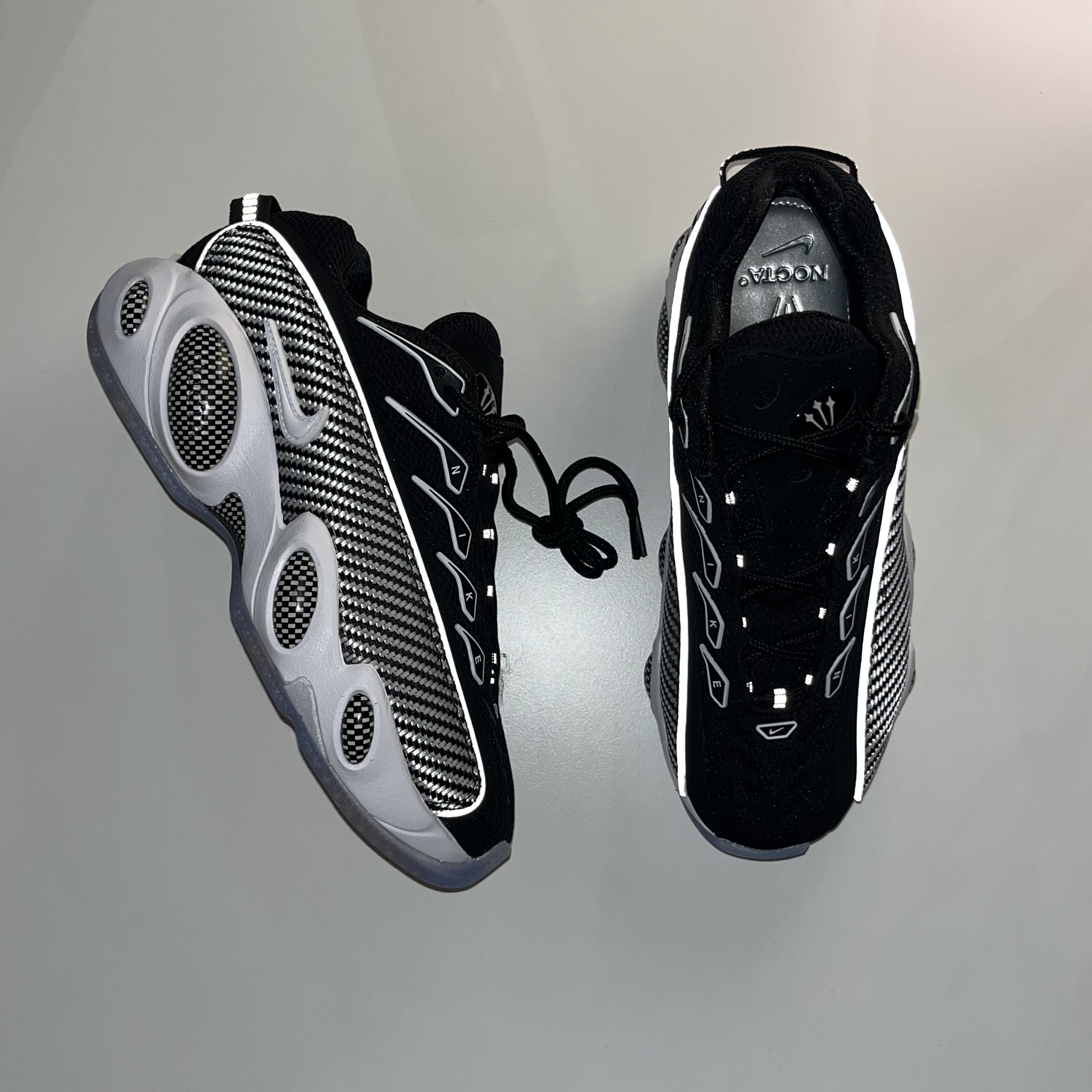 Nike x Drake Nocta Glide Black White Clear, Nike x Sacai Magmascape SP Varsity Royal 착용 스타일 - 2