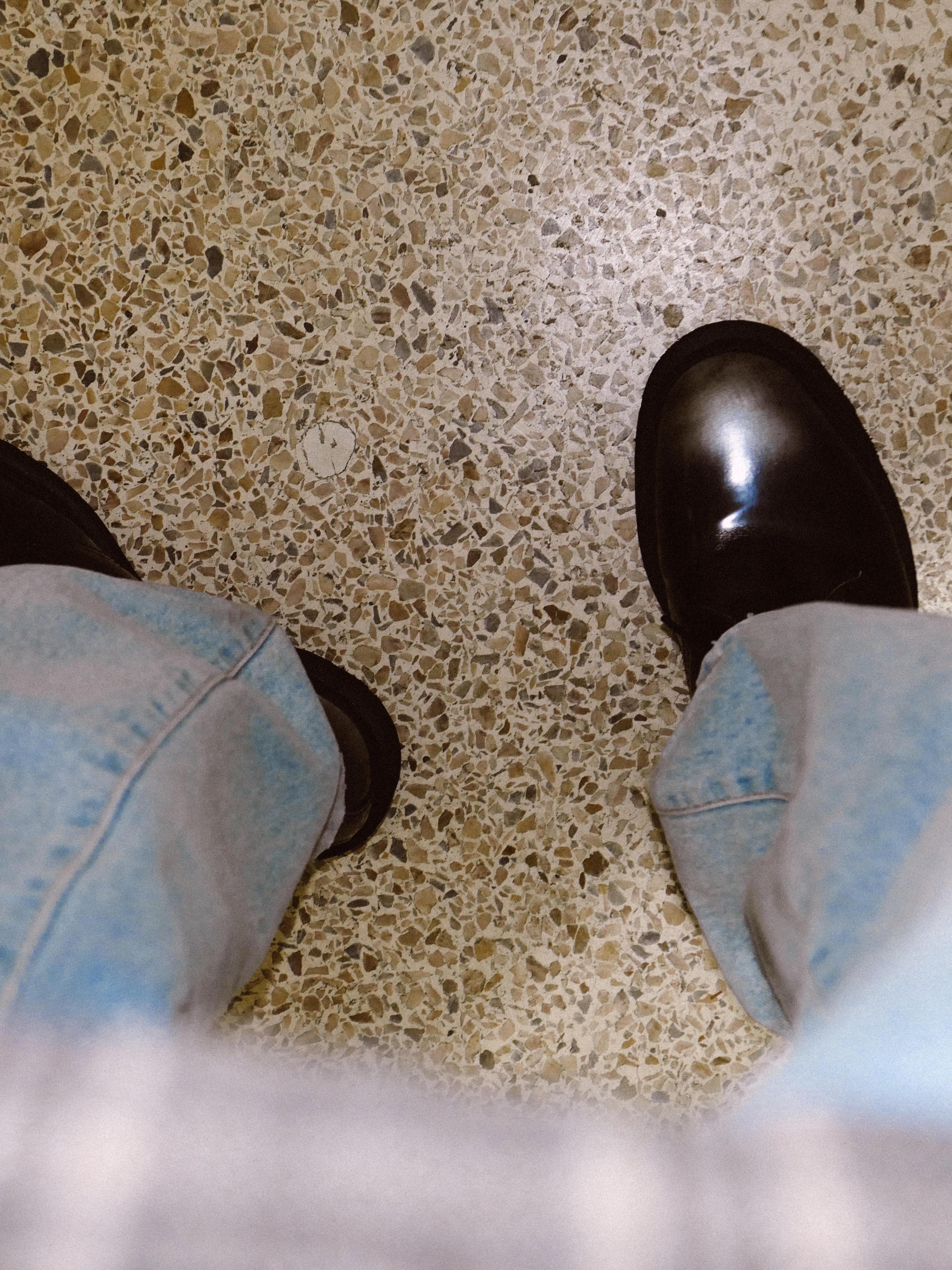 Dr. Martens x Supreme 1461 Gray Silver 착용 스타일 - 1