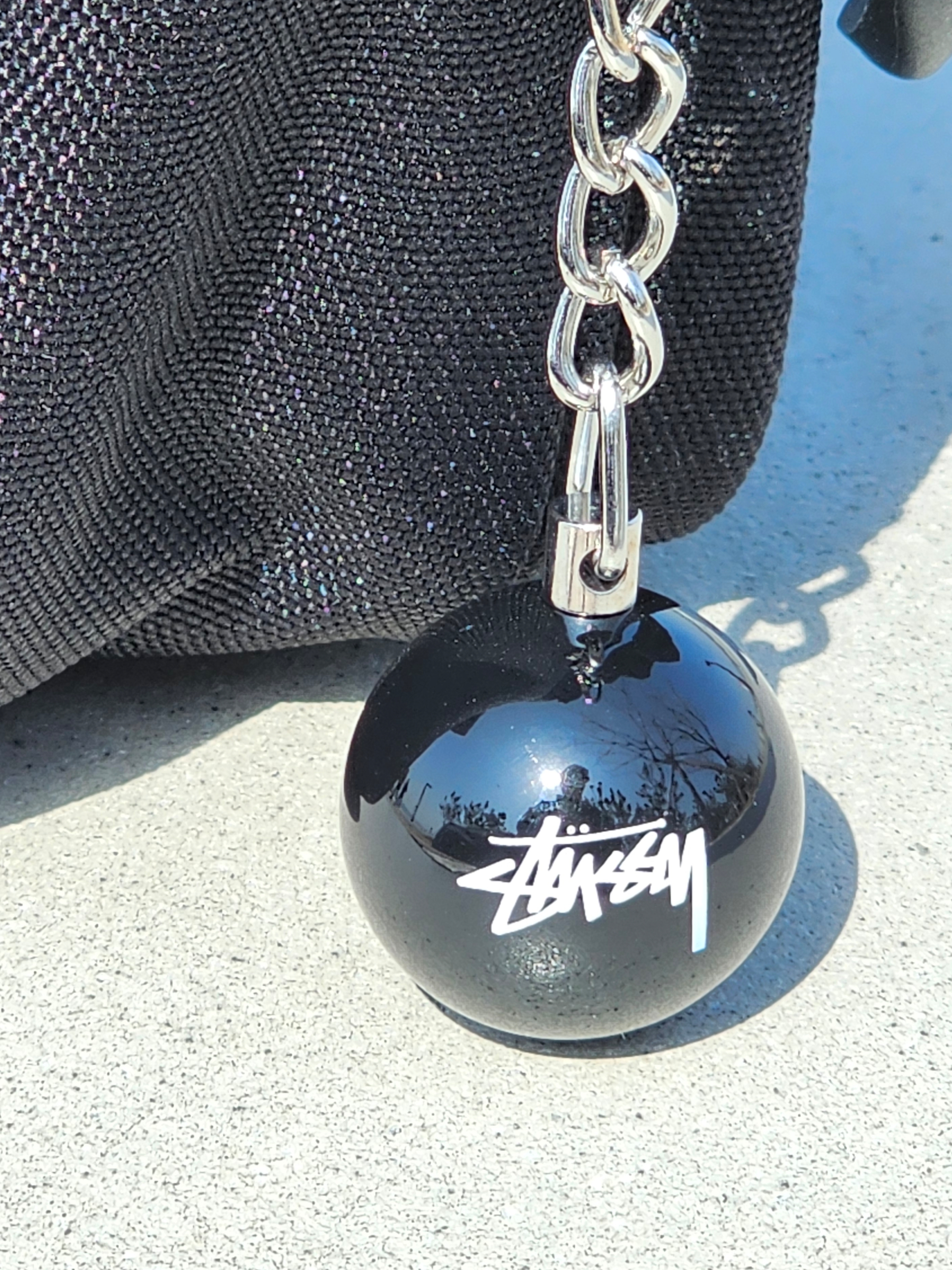 Carhartt WIP Essentials Bag Black, Stussy 8 Ball Keychain Black 착용 스타일 - 4