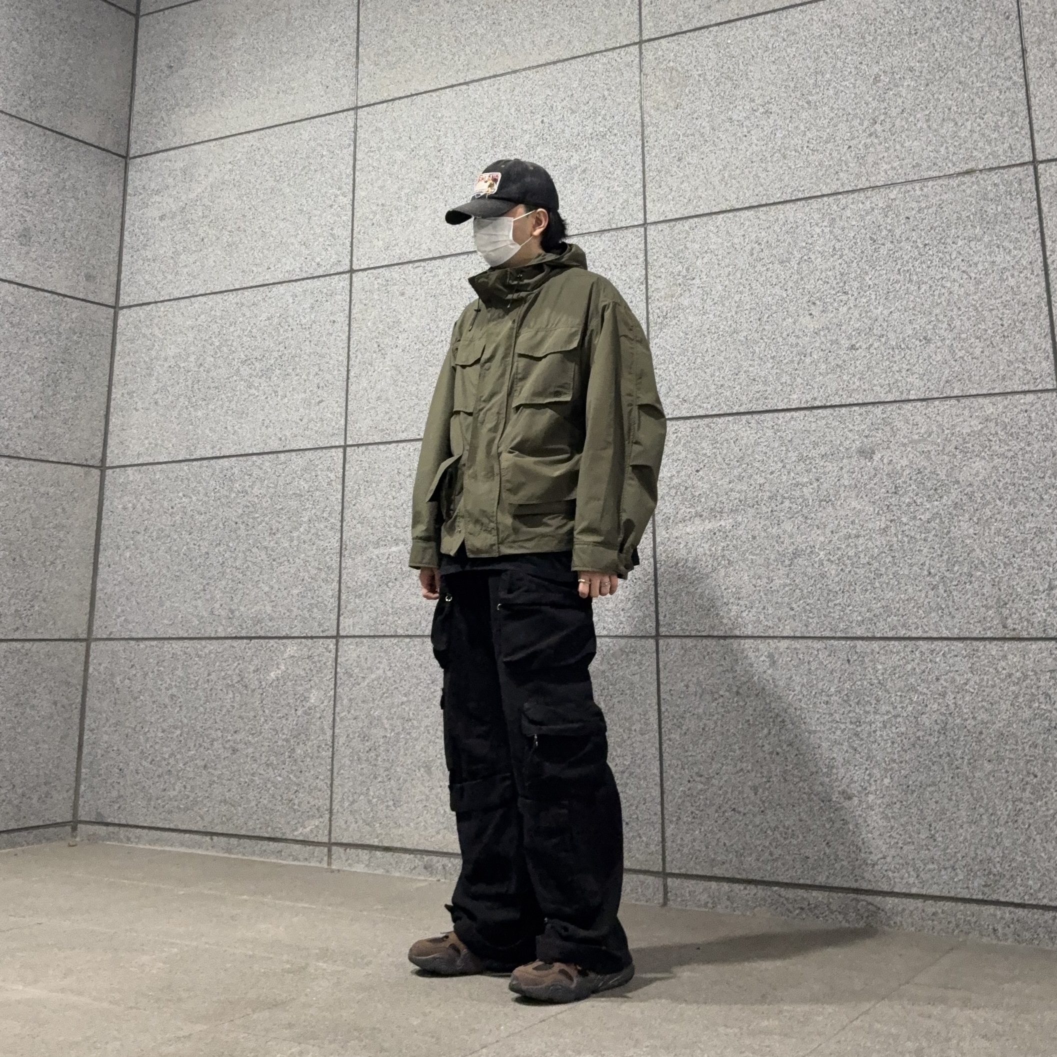 Nike Tech Hera Cacao Wow Bronzine, Zara Utility Pocket Pants Black 착용 스타일 - 2