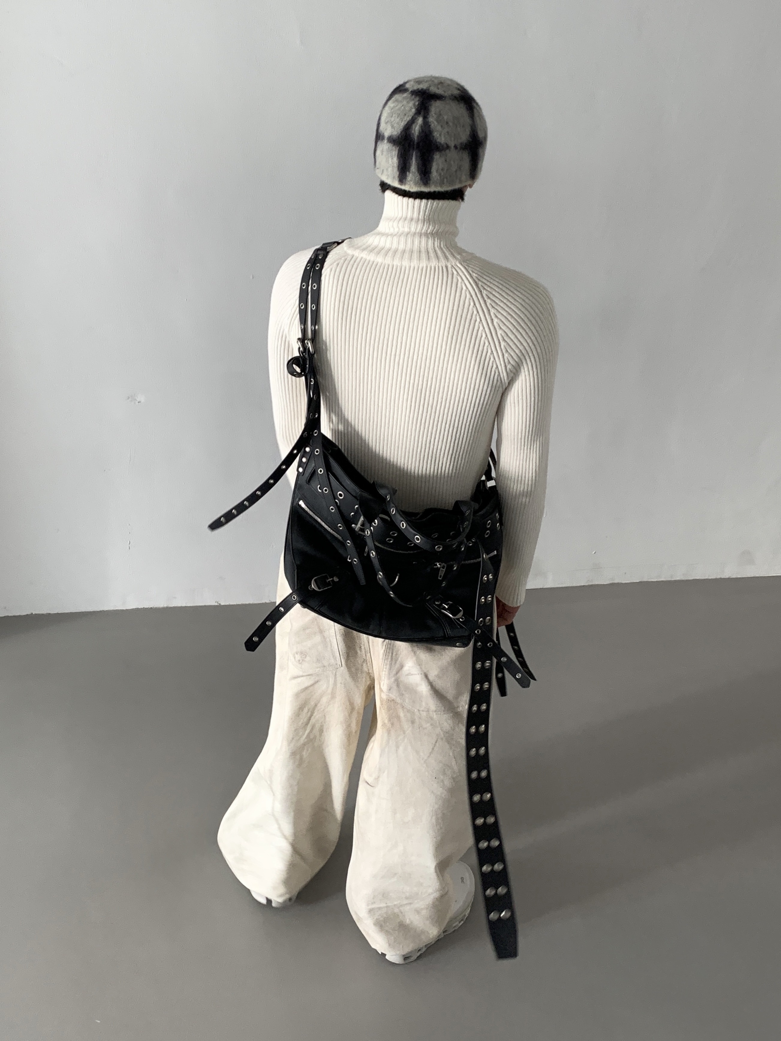 On Running x Post Archive Faction (Paf) Cloudmonster 2 Moondust Chalk, Our Legacy Double Tongue Belt Mahogany 착용 스타일 - 3