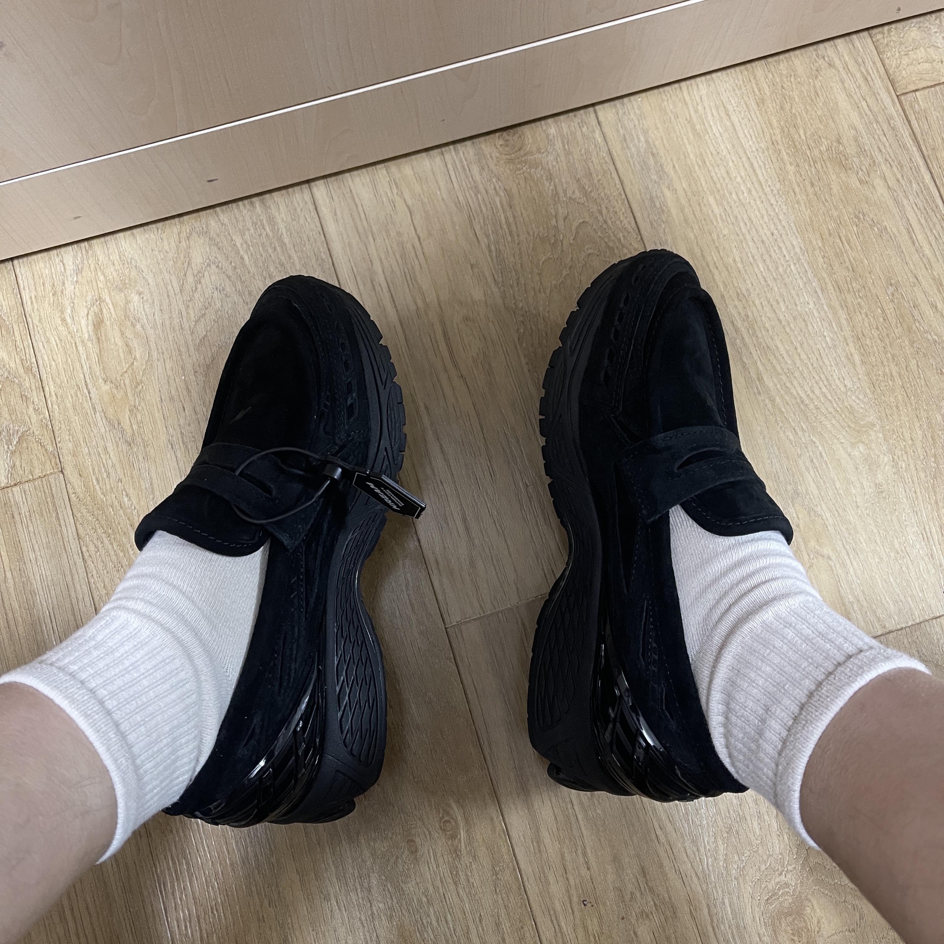 New Balance 1906L Black Black Cement 착용 스타일