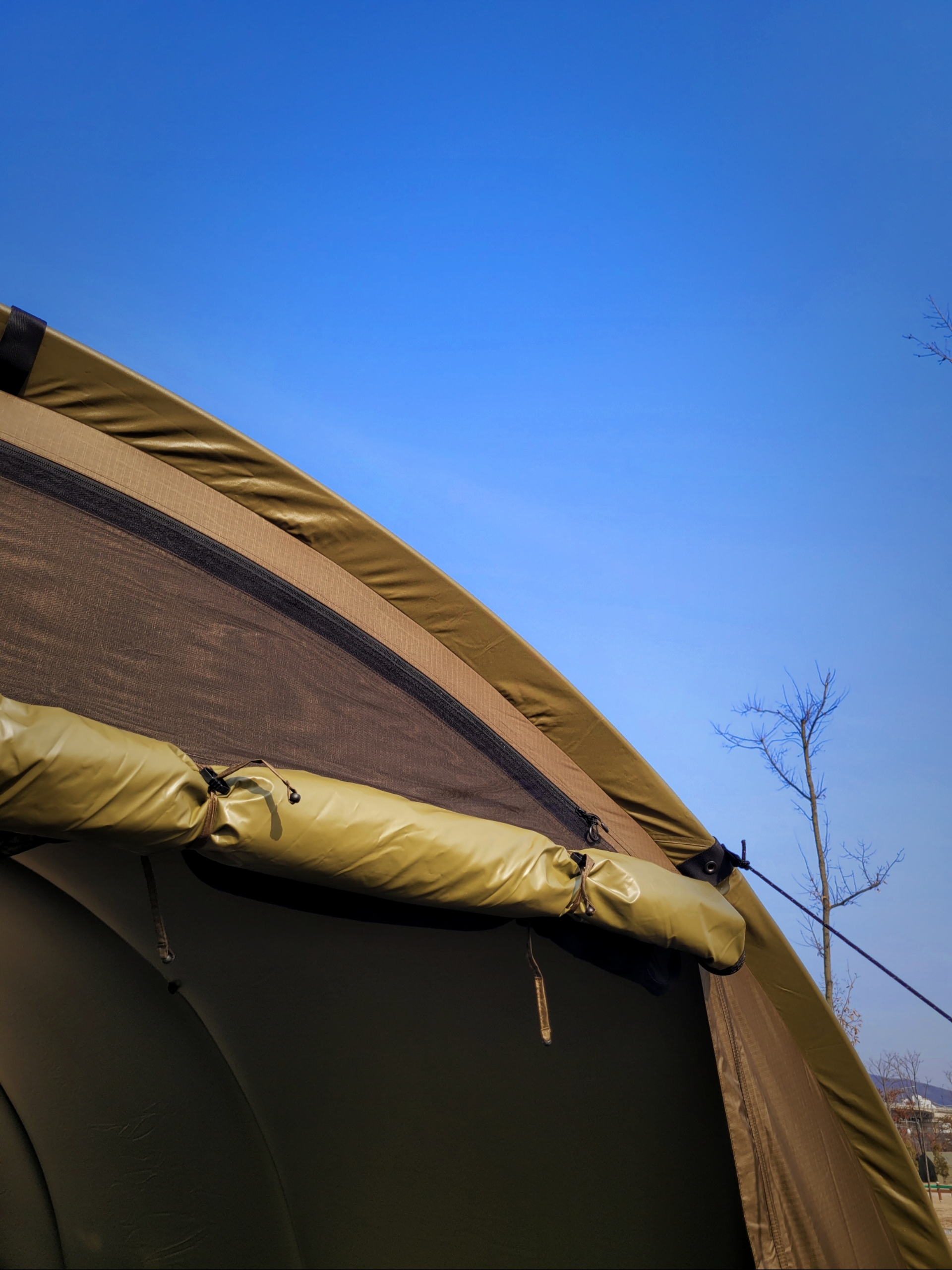 Helinox Tactical Field Tunnel 4.35 Military Tan 착용 스타일