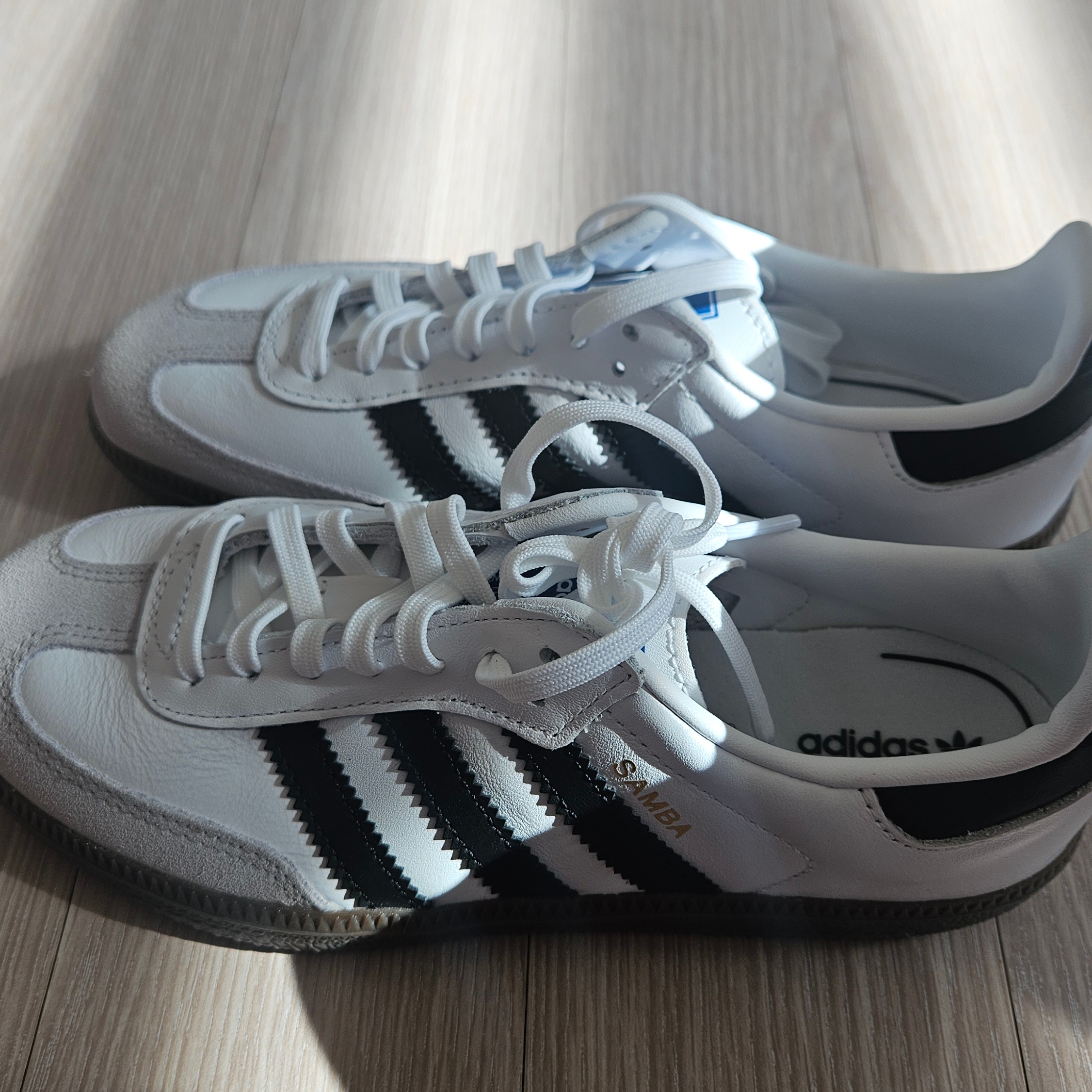 (C) Adidas Samba OG Cloud White Core Black 착용 스타일