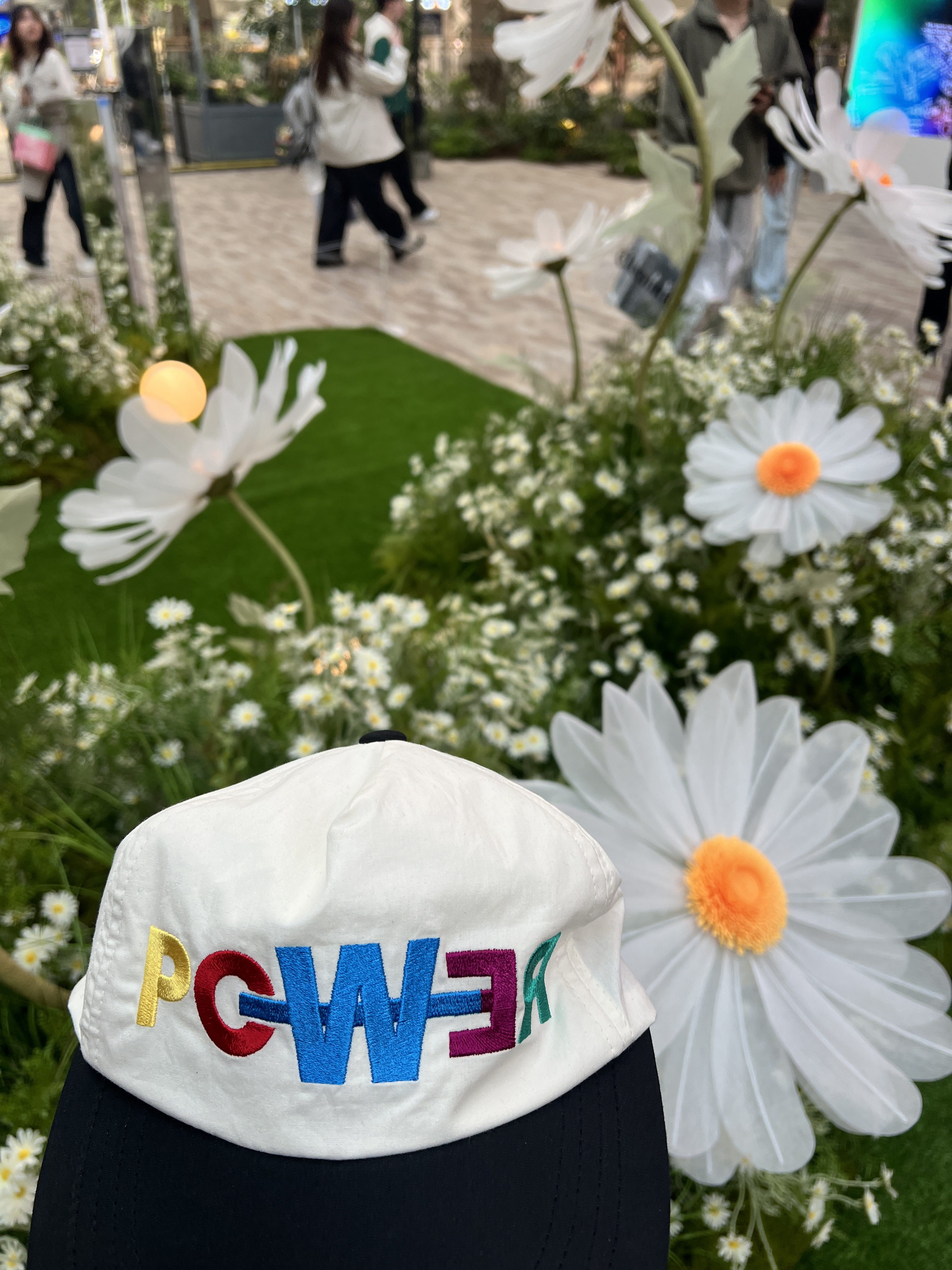 G-DRAGON Power Ball Cap White 착용 스타일 - 1