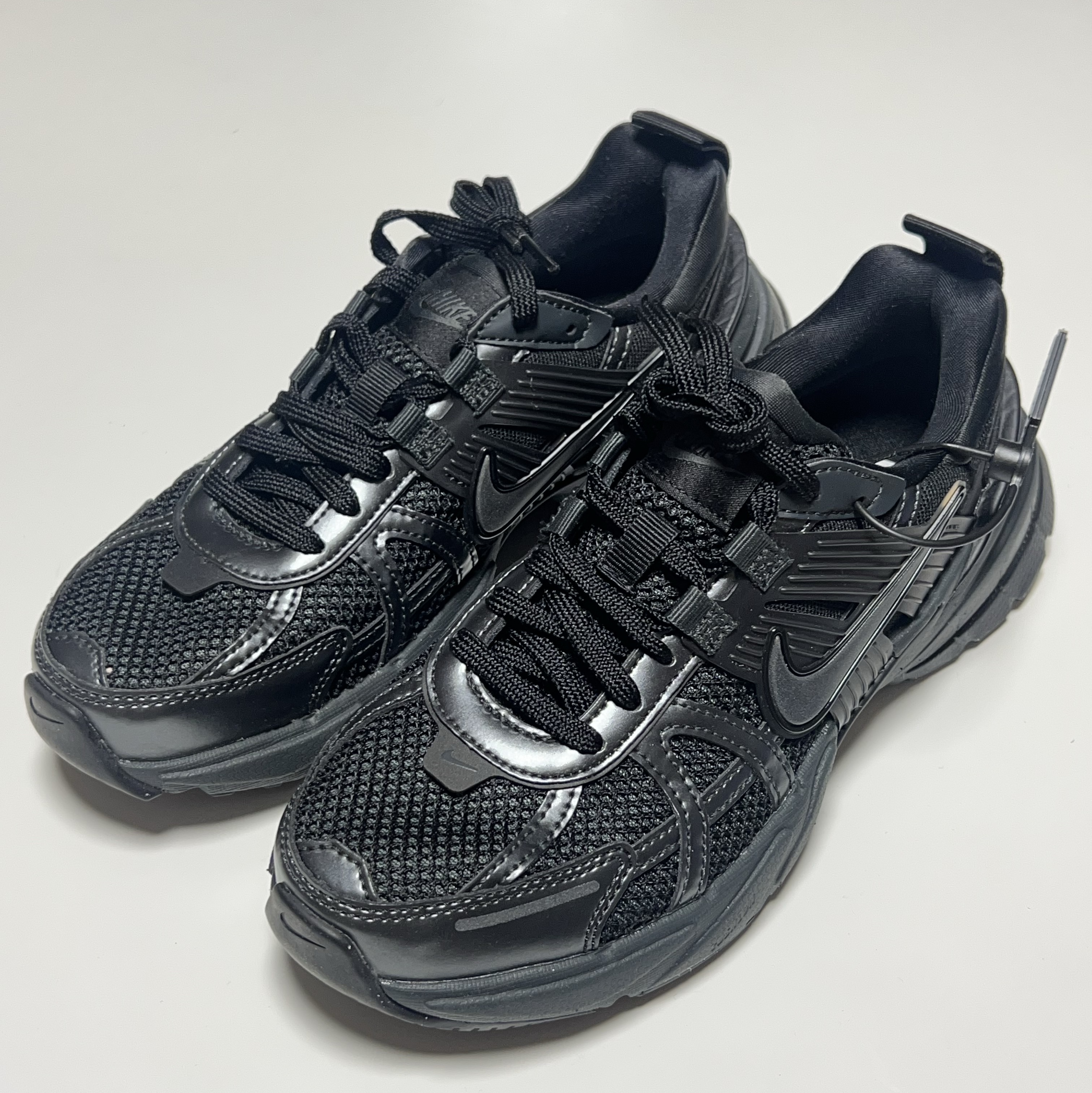 Nike V2K Run Black Anthracite 착용 스타일