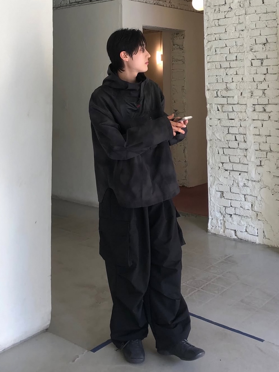 PHOS333 Chasing Nova Anorak Black, [KREAM 단독] PHOS333 Chasing Nova Anorak Burgundy 착용 스타일 - 4