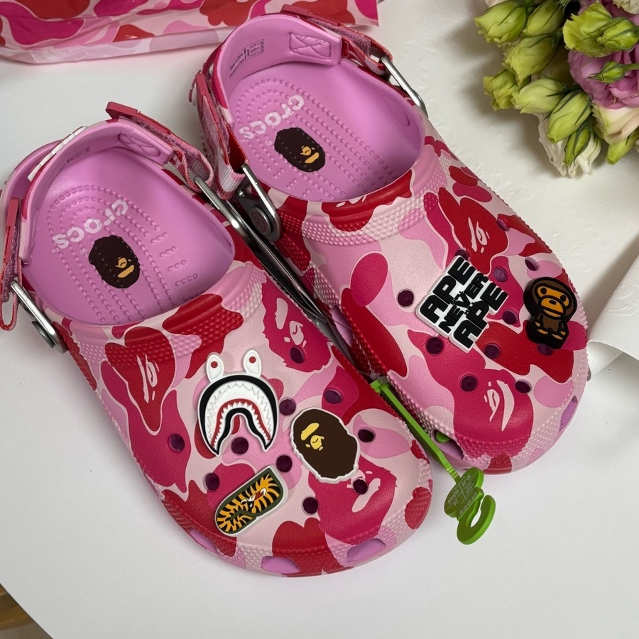 Crocs x BAPE Classic Clog Carnation 착용 스타일