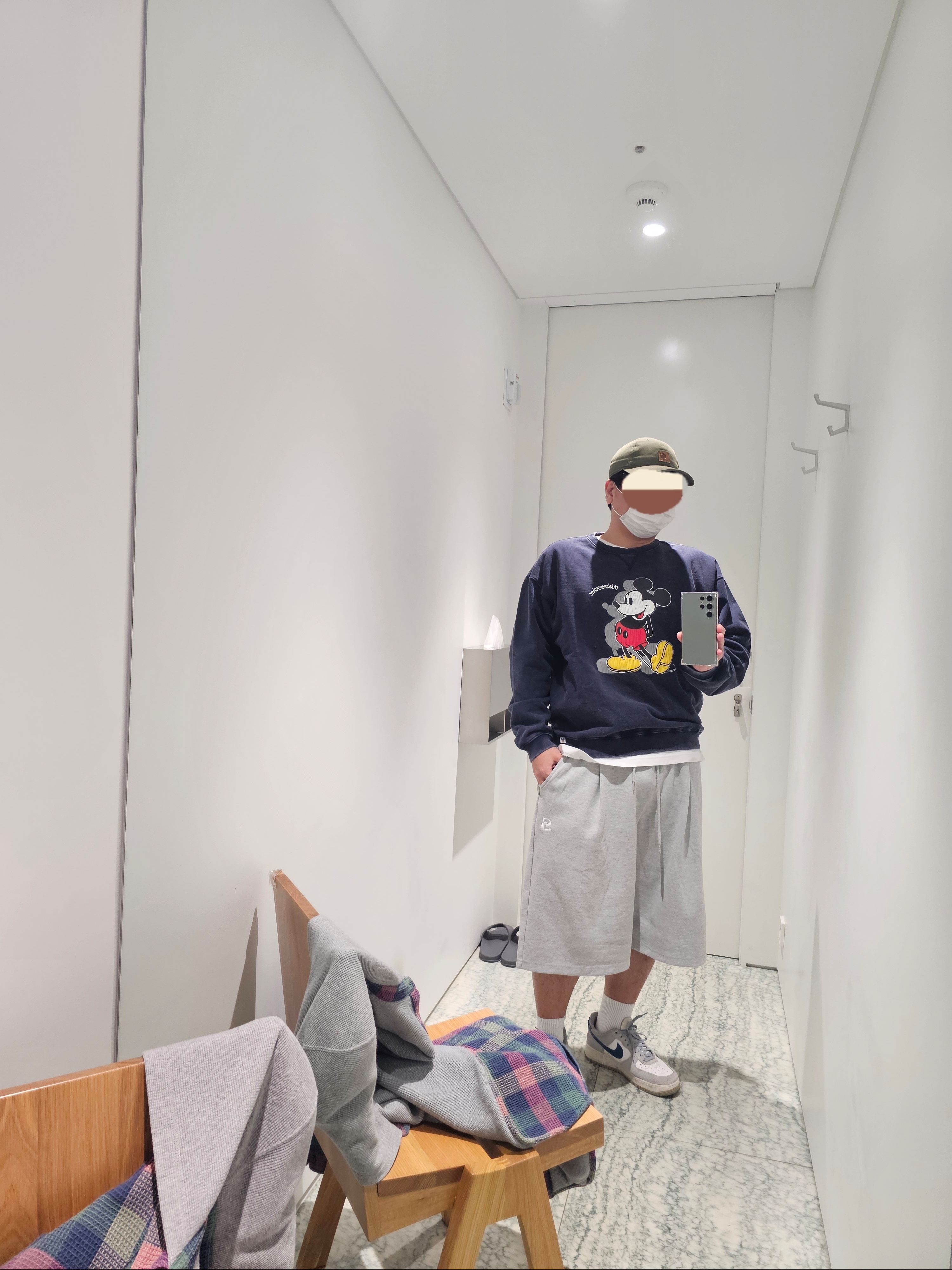 Thisisneverthat x Disney Mickey Jumping T-Shirt Red, Thisisneverthat x Disney Mickey Classic Crewneck Navy 착용 스타일 - 4