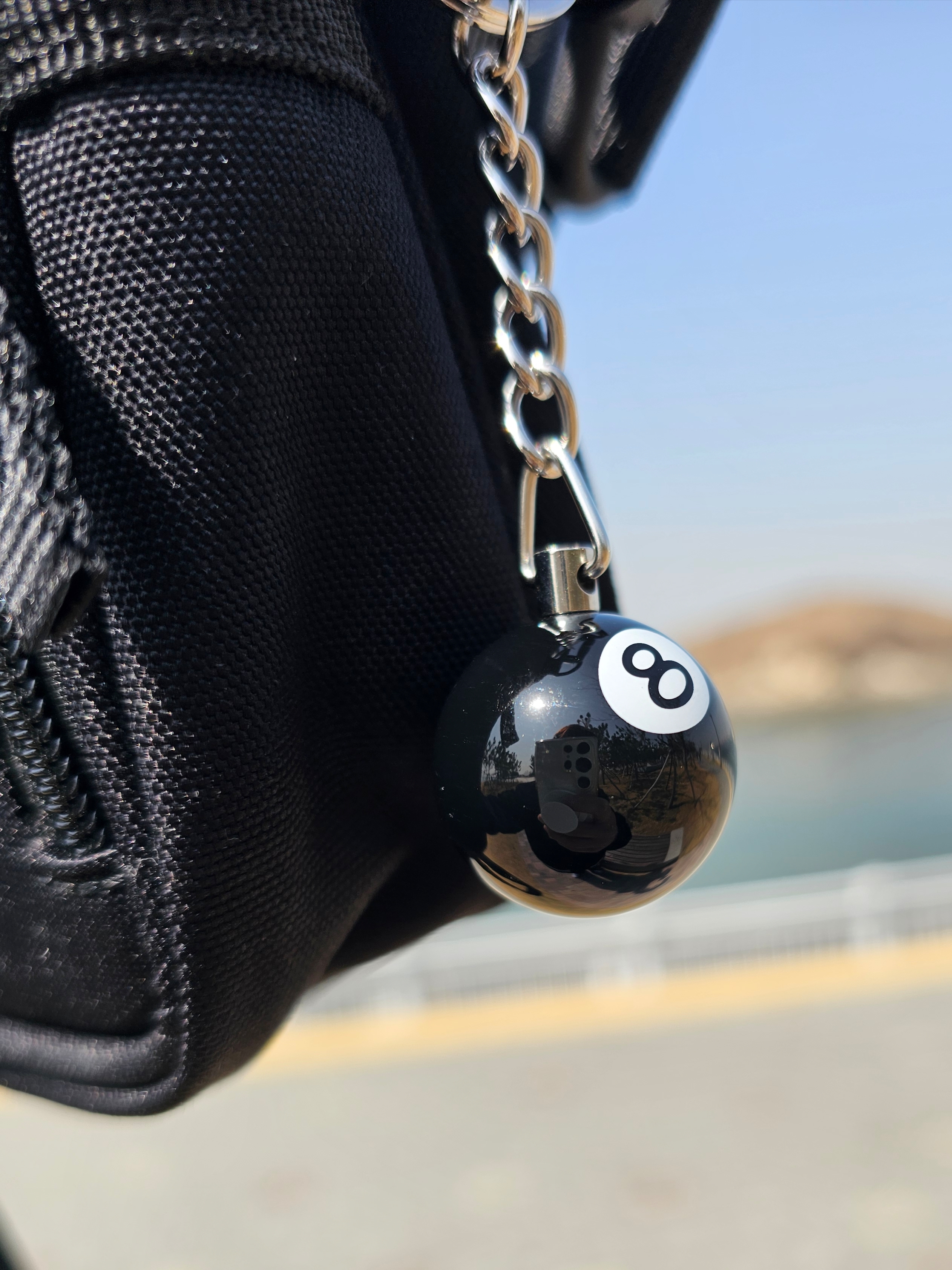 Carhartt WIP Essentials Bag Black, Stussy 8 Ball Keychain Black 착용 스타일 - 3