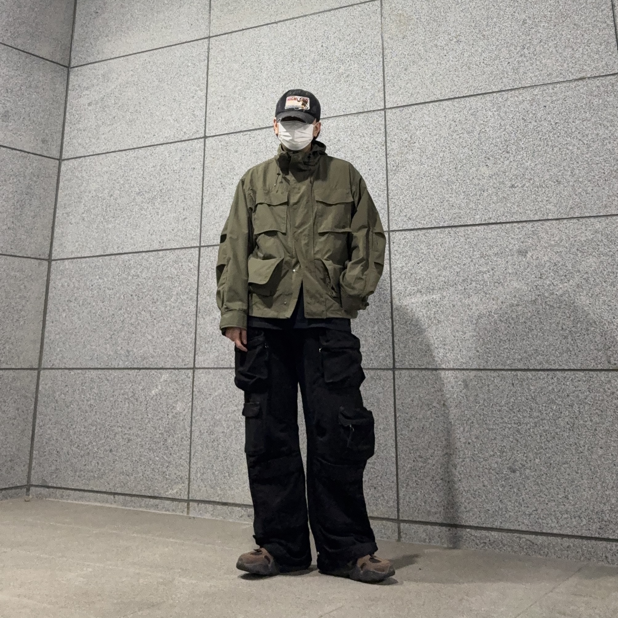 Nike Tech Hera Cacao Wow Bronzine, Zara Utility Pocket Pants Black 착용 스타일 - 3