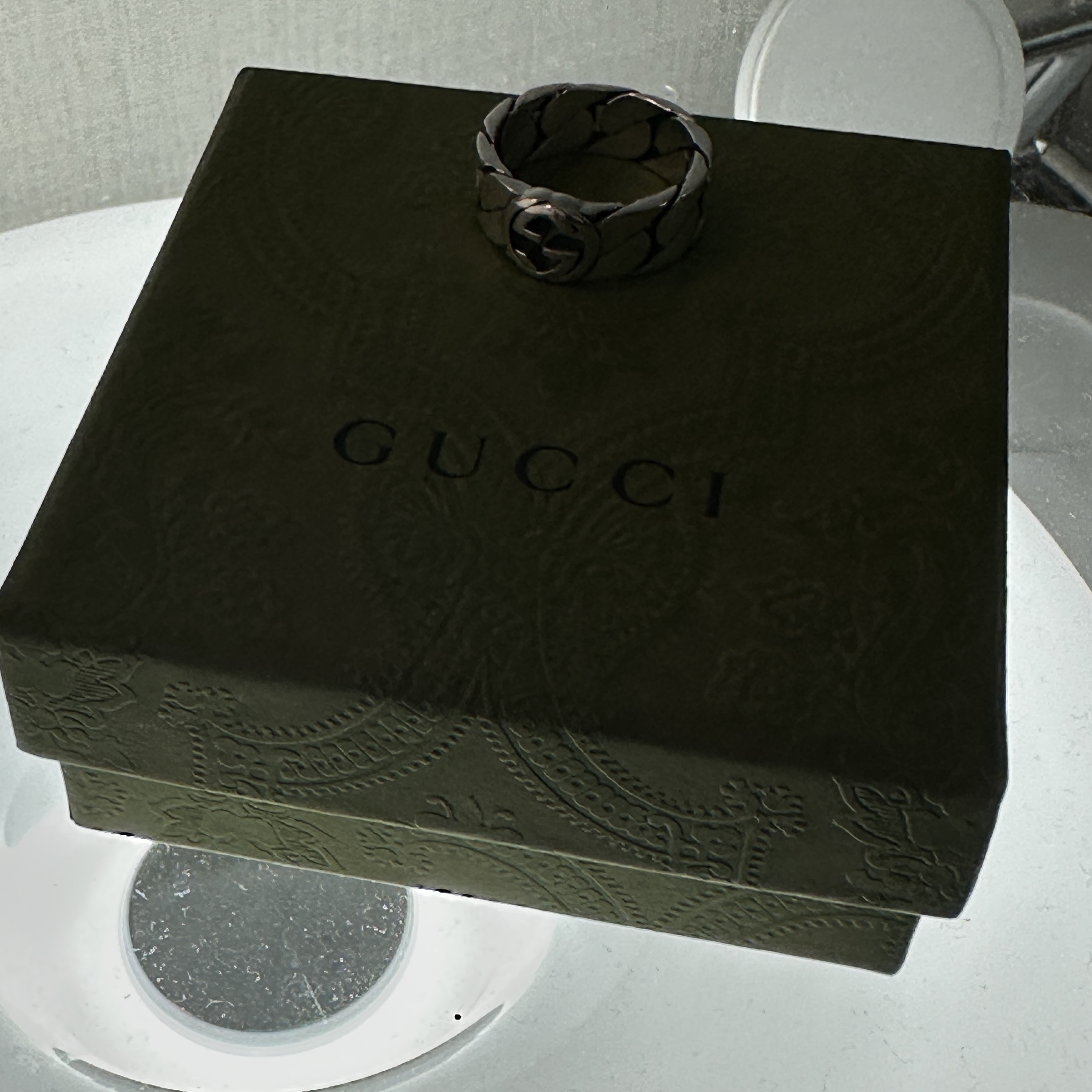 Gucci Interlocking G Ring Silver 착용 스타일