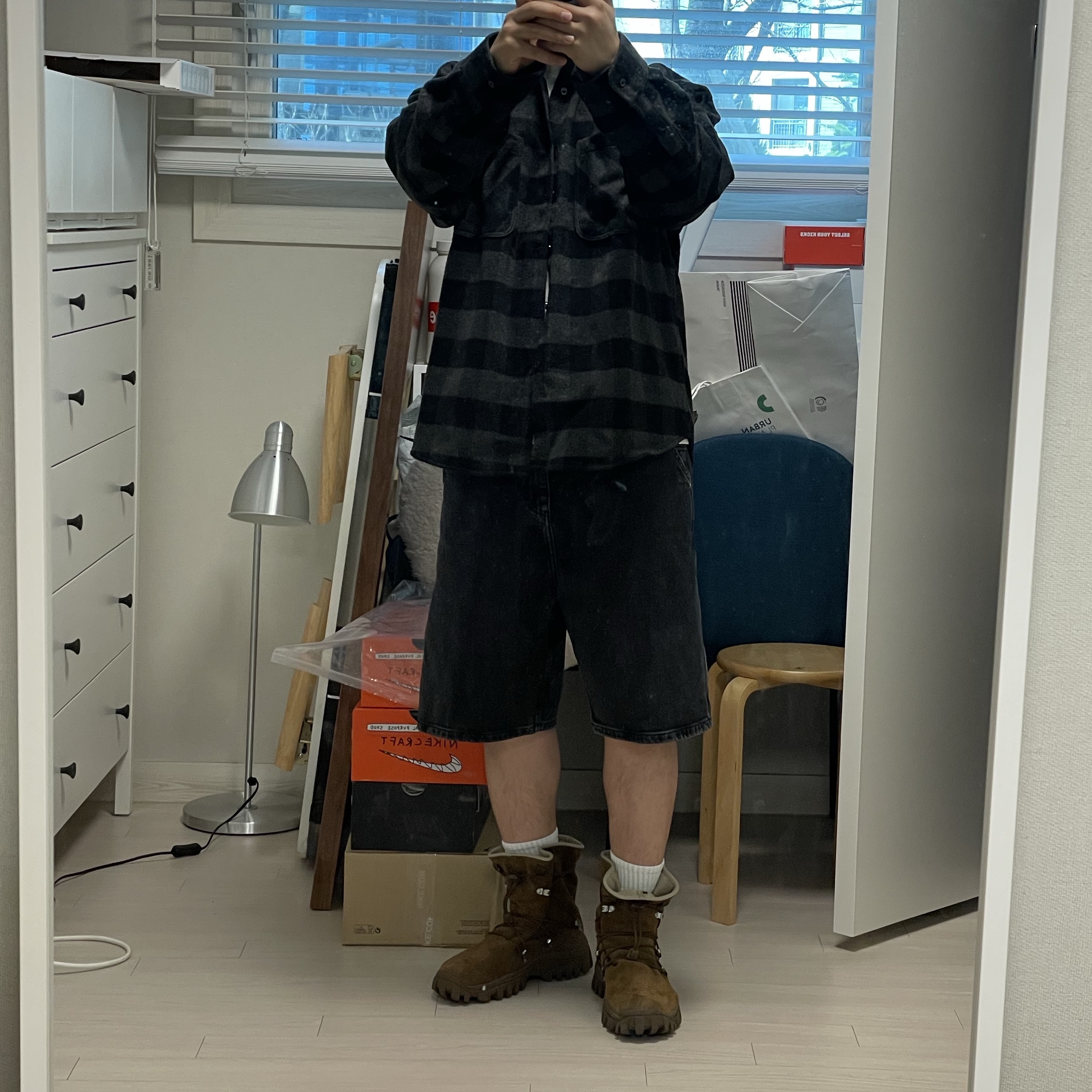 Asics x Nonnative Gel-Yeti Tokyo Hi Gore-Tex Brown Storm, IAB Studio Gingham Check Shirt Black White 착용 스타일 - 2
