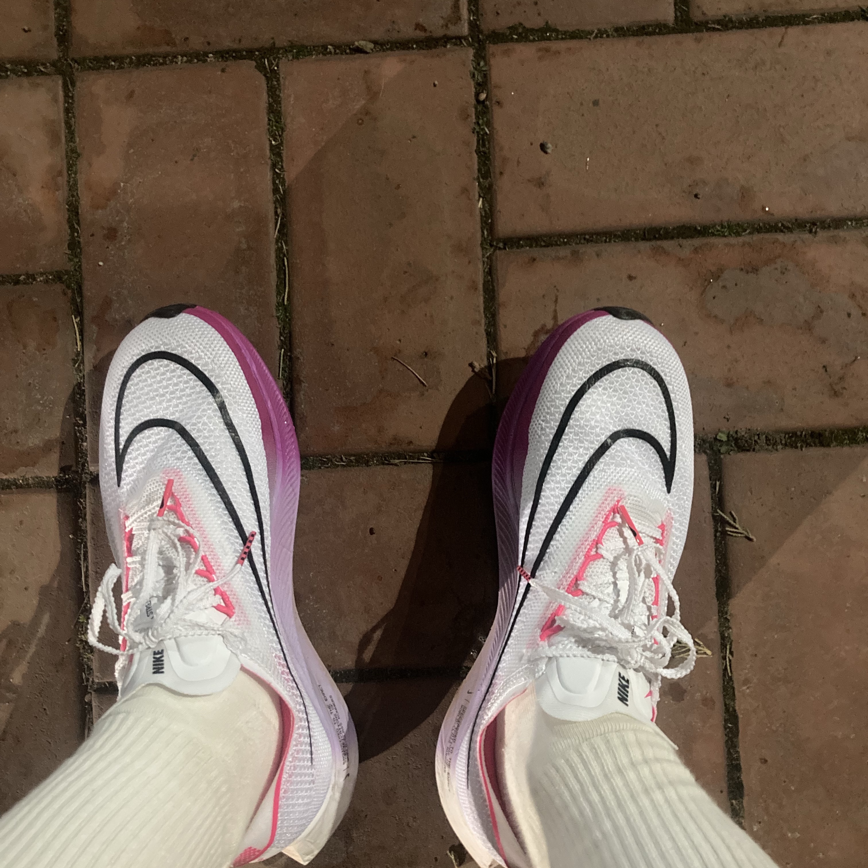 Nike ZoomX Streakfly White Vivid Graffe 착용 스타일