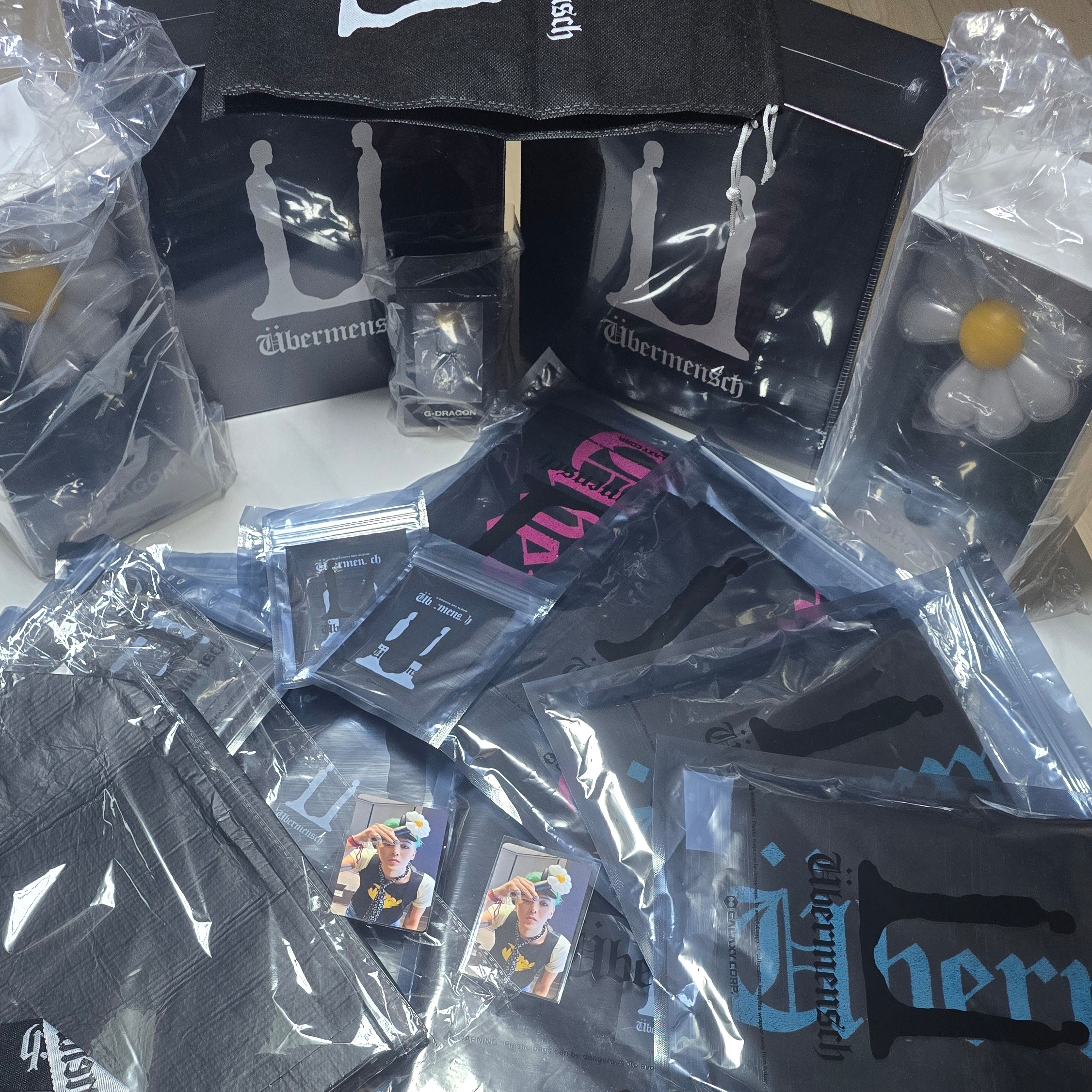 G-DRAGON Ubermensch Slogan Towel Mint, G-DRAGON Ubermensch Official Light Stick 착용 스타일