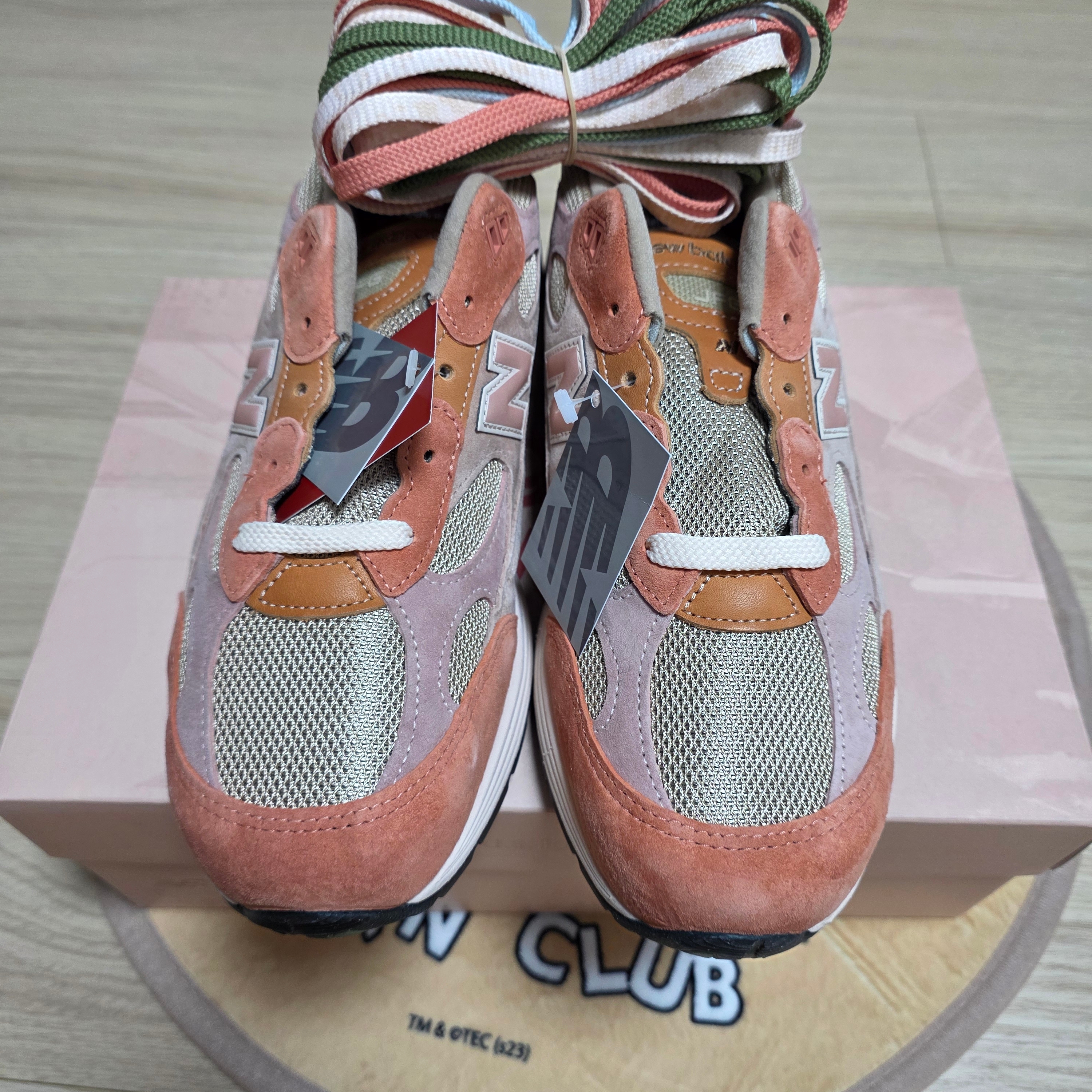 New Balance x Joe Freshgoods 992 Made in USA Aged Well 착용 스타일 - 3