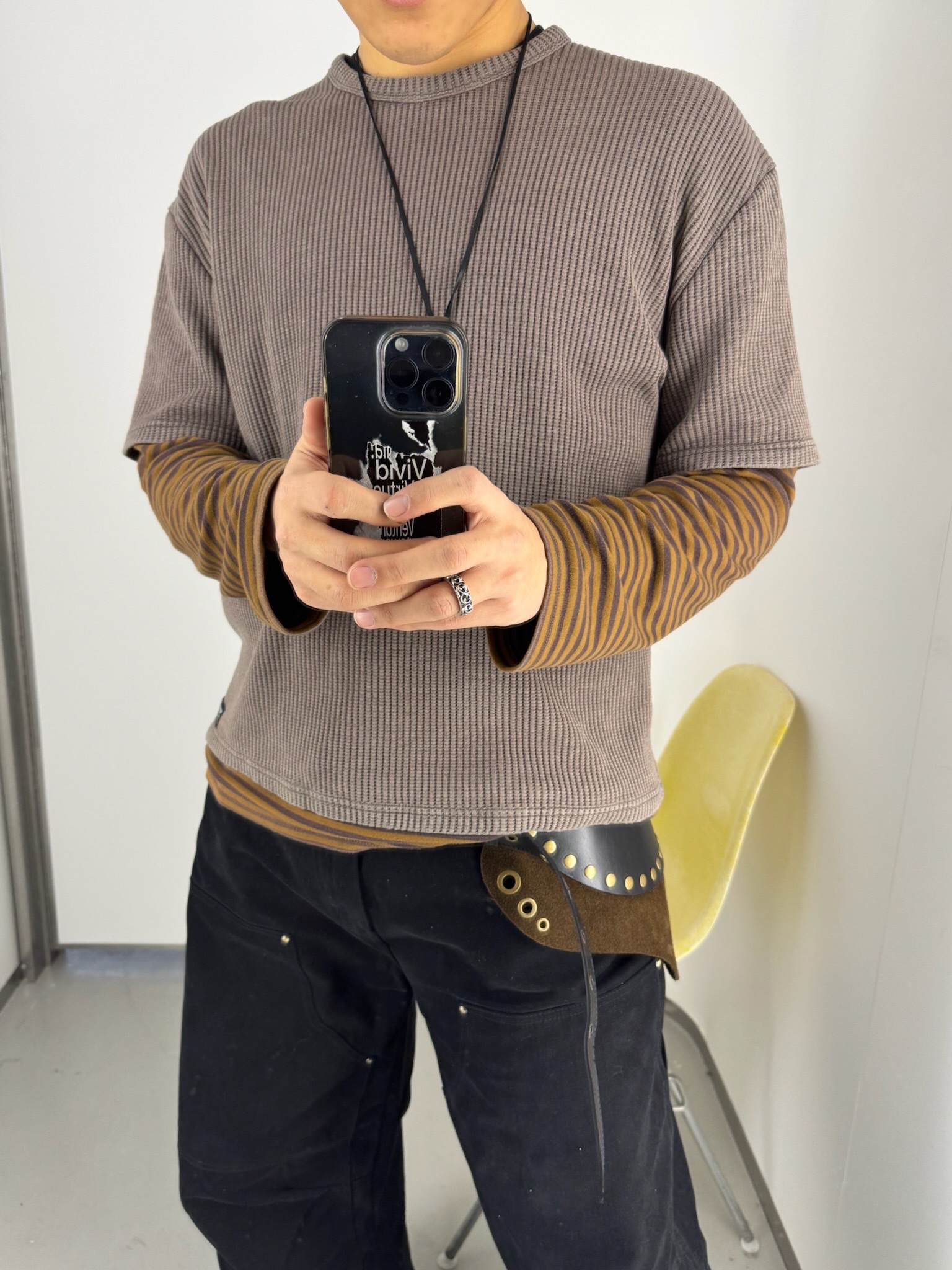 Vacant Archive Lavi Layered Long Sleeve Khaki, Vacant Archive Lavi Layered Long Sleeve Black 착용 스타일 - 1