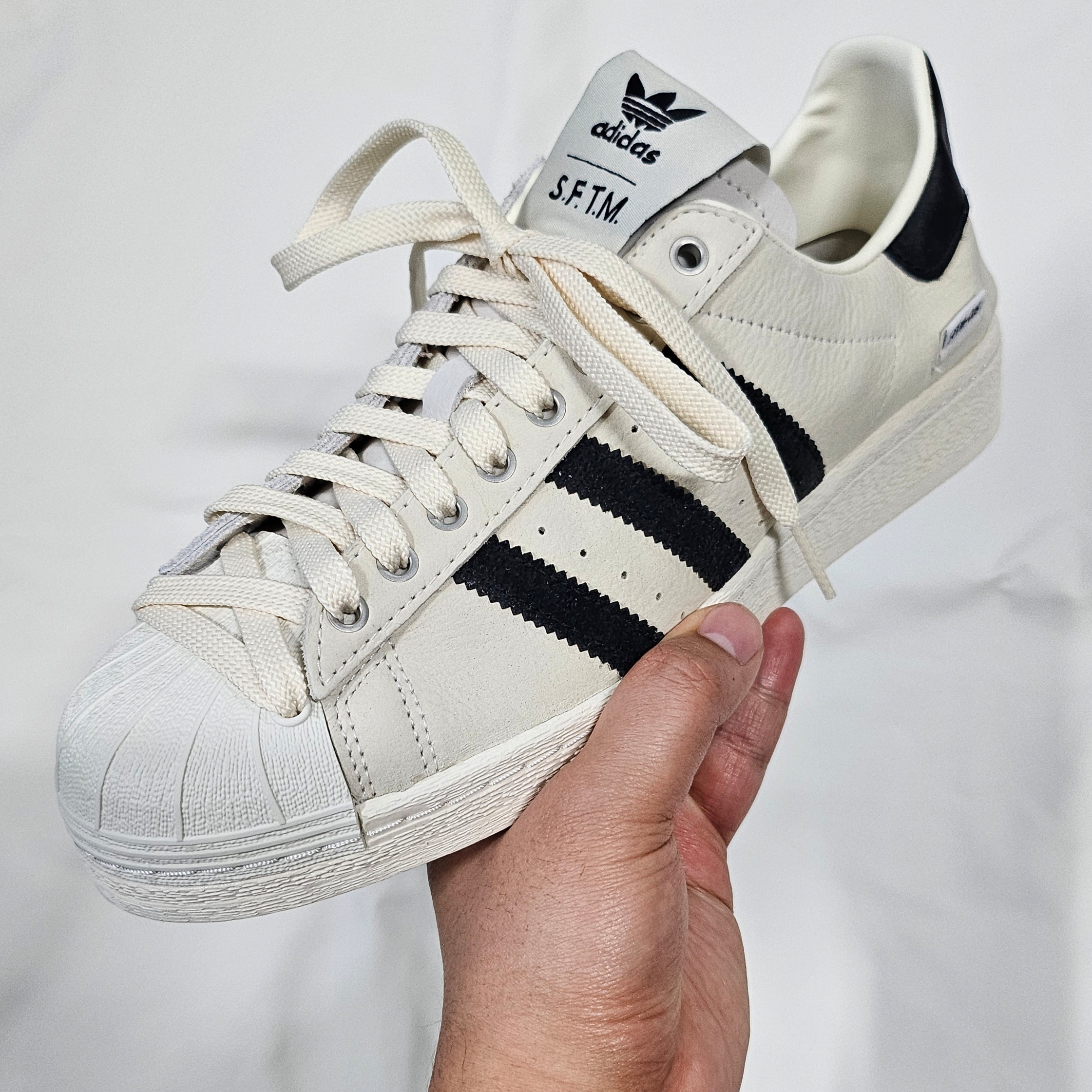 Adidas x Song for the Mute Superstar 82 Cream White Core Black 착용 스타일