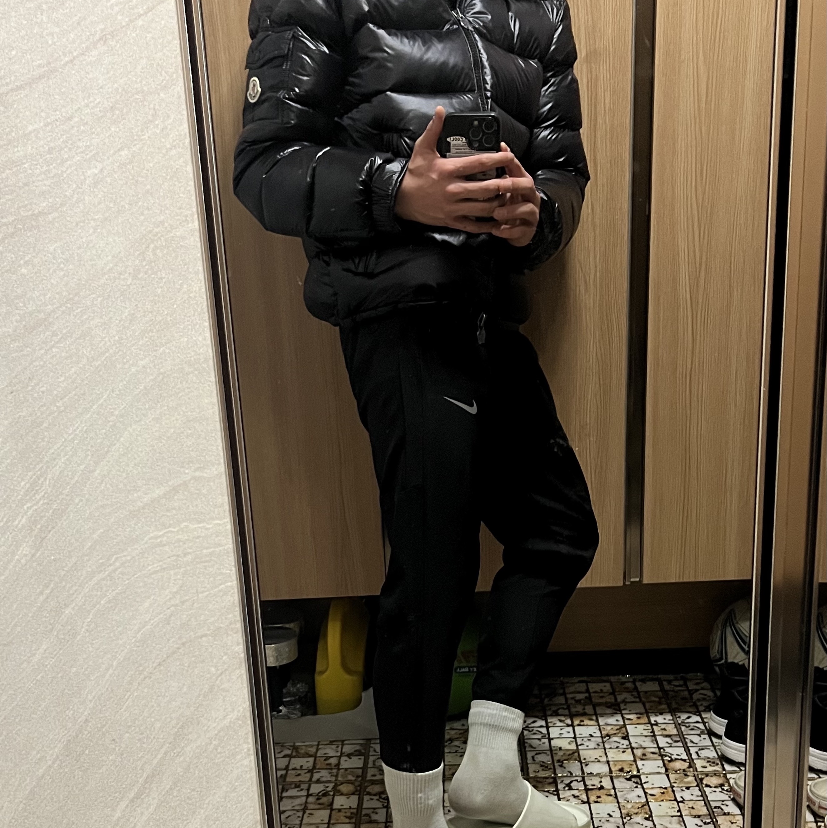 Moncler Maya Short Down Jacket Black - 24FW, Nike Calm Slide Sail 착용 스타일