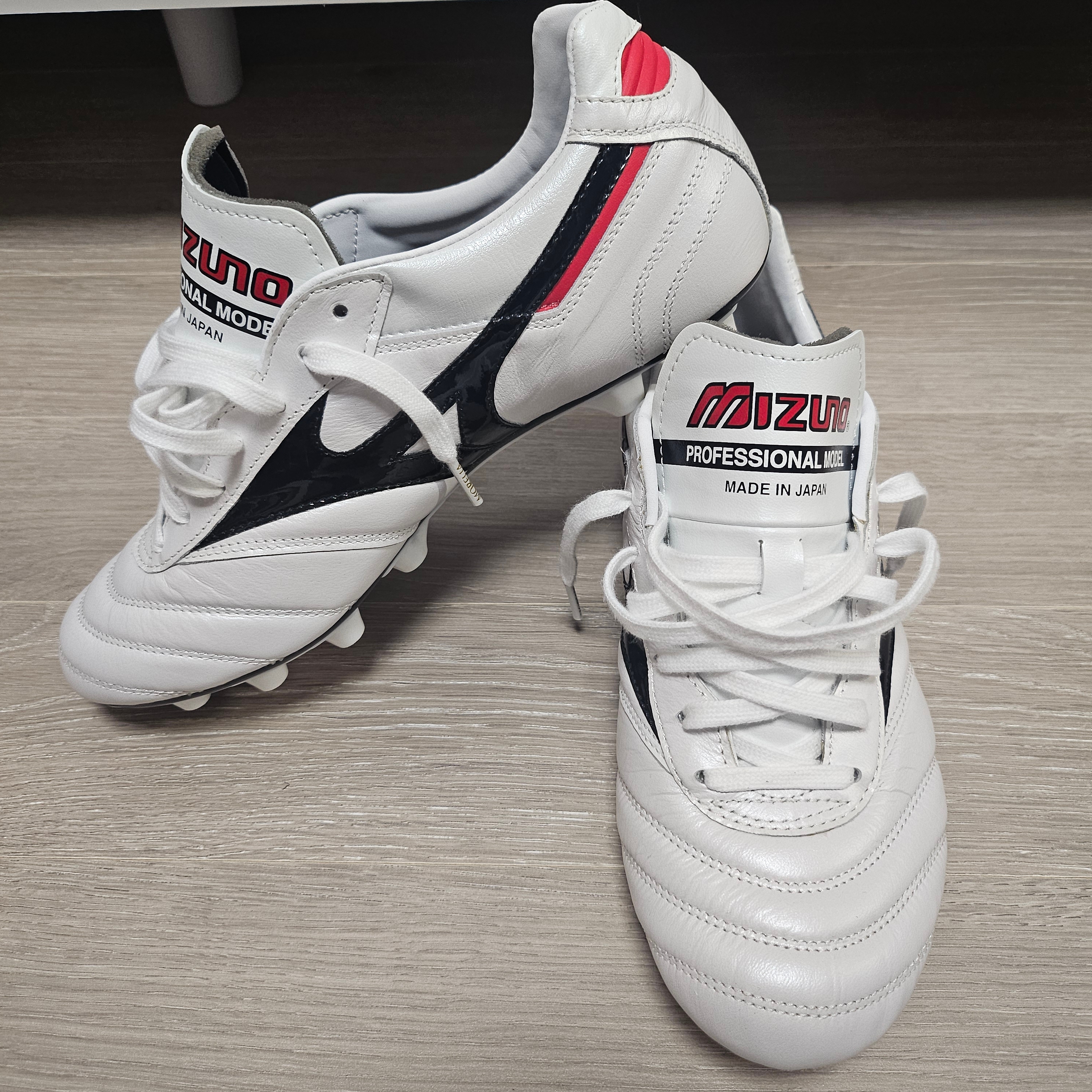 Mizuno Morelia II Japan Super White Pearl Black 착용 스타일 - 5