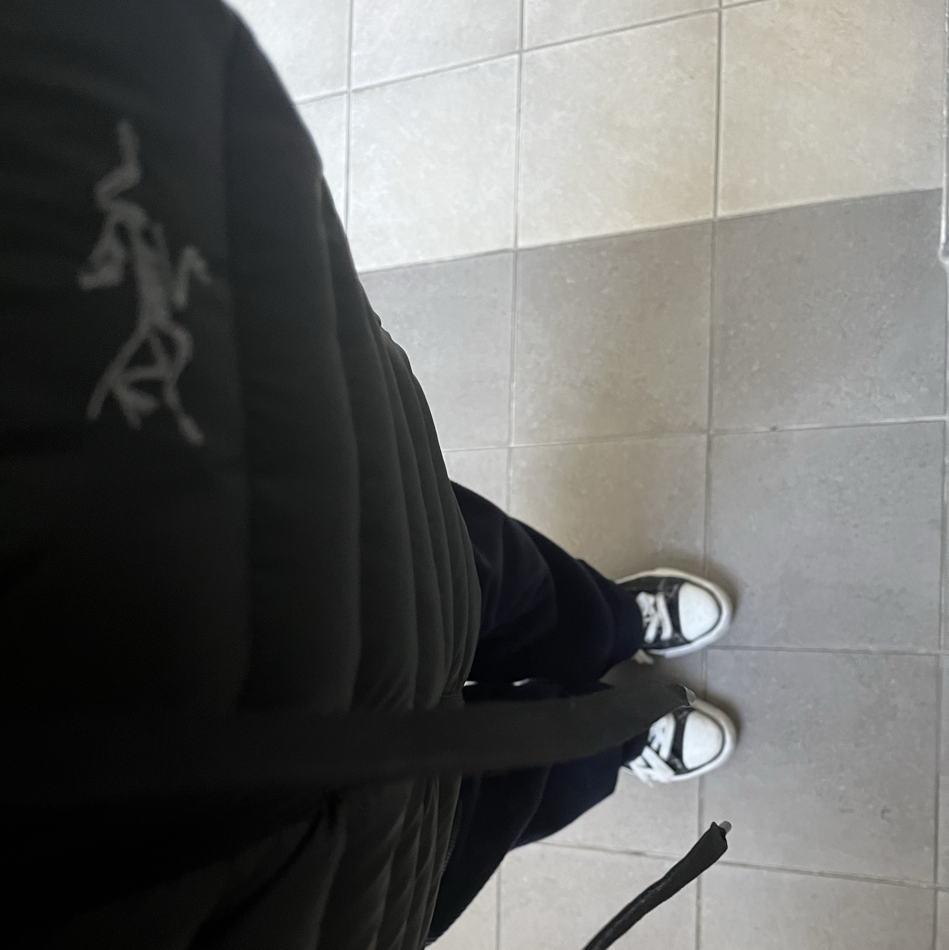 Arc'teryx Atom Hoody Black, Maison Mihara Yasuhiro Peterson OG Sole Canvas Low Sneakers Black 착용 스타일