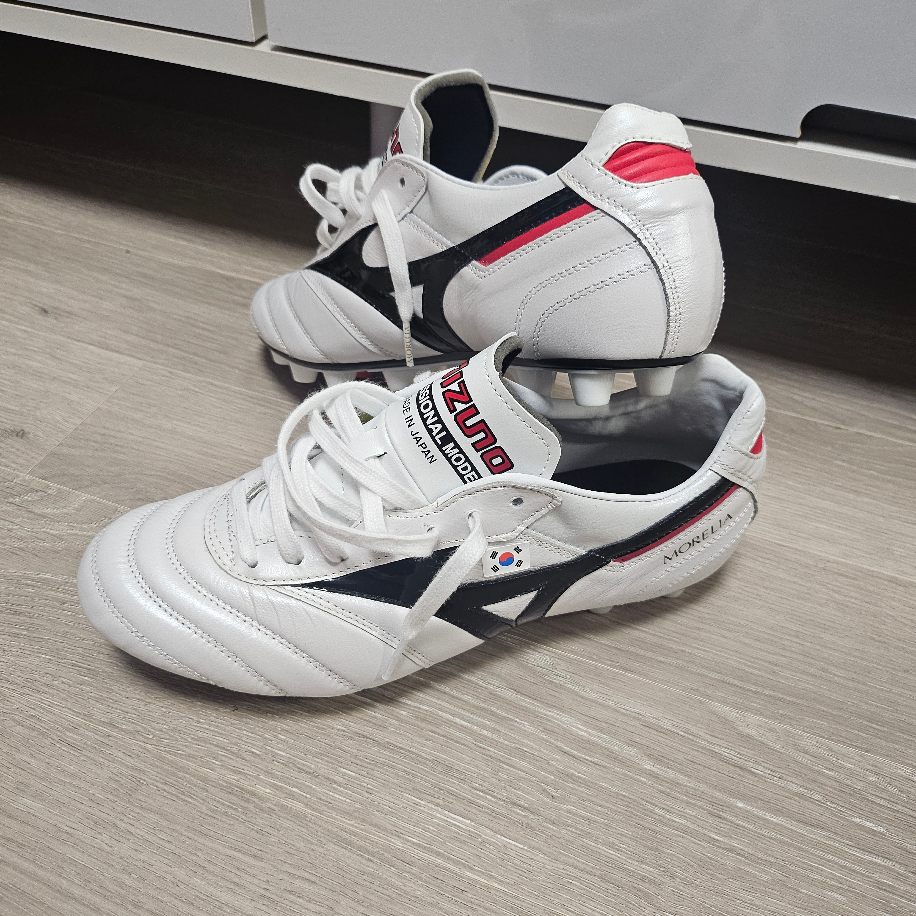 Mizuno Morelia II Japan Super White Pearl Black 착용 스타일 - 4