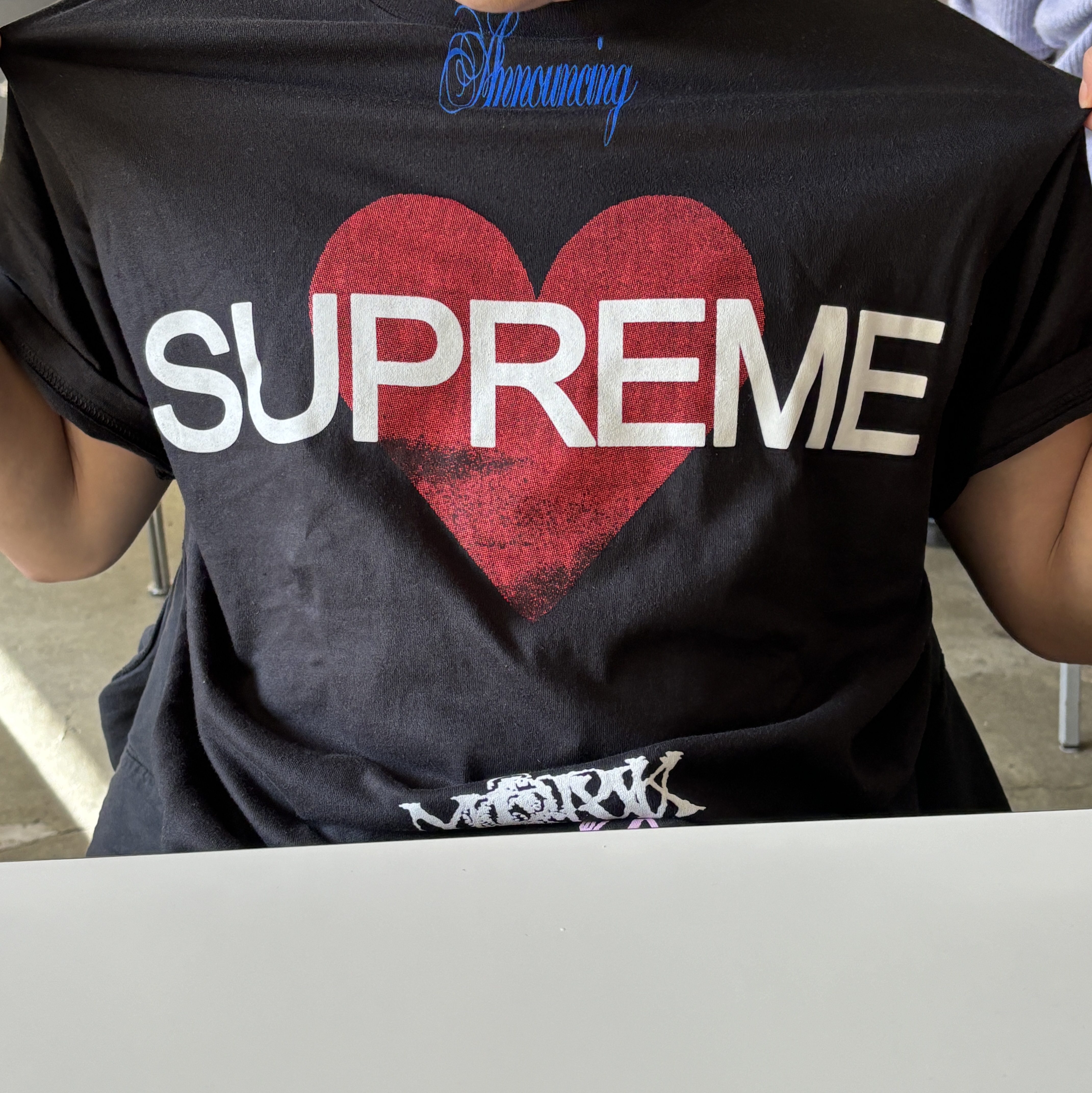 Supreme Announcing T-Shirt Black - 25SS 착용 스타일