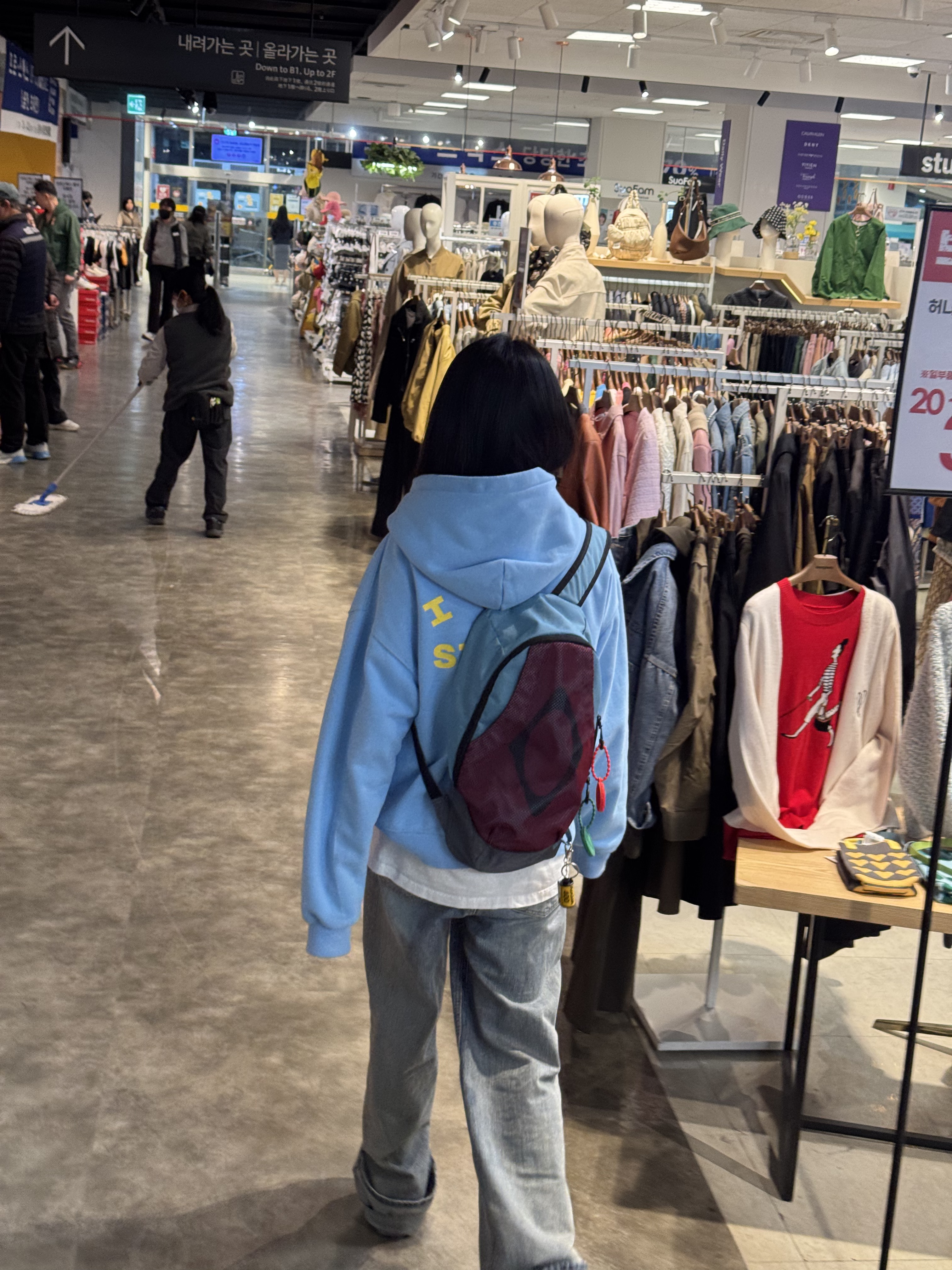 (W) Bohemian Seoul Wide Rollup Denim Pants Rain Blue, IAB Studio Hoodie Sky Blue Lemon 착용 스타일 - 3