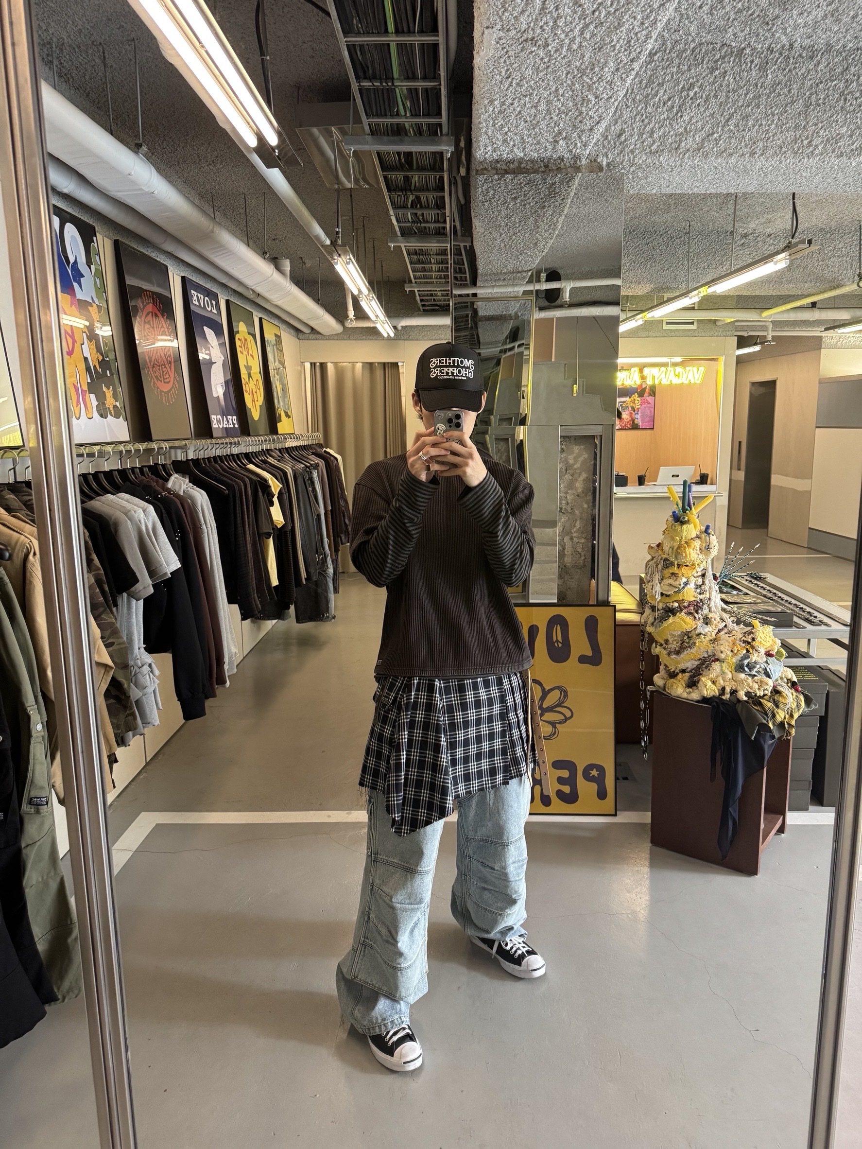 베이컨트 아카이브 라비 레이어드 롱 슬리브 카키, 베이컨트 아카이브 라비 레이어드 롱 슬리브 블랙 착용 스타일 - 2