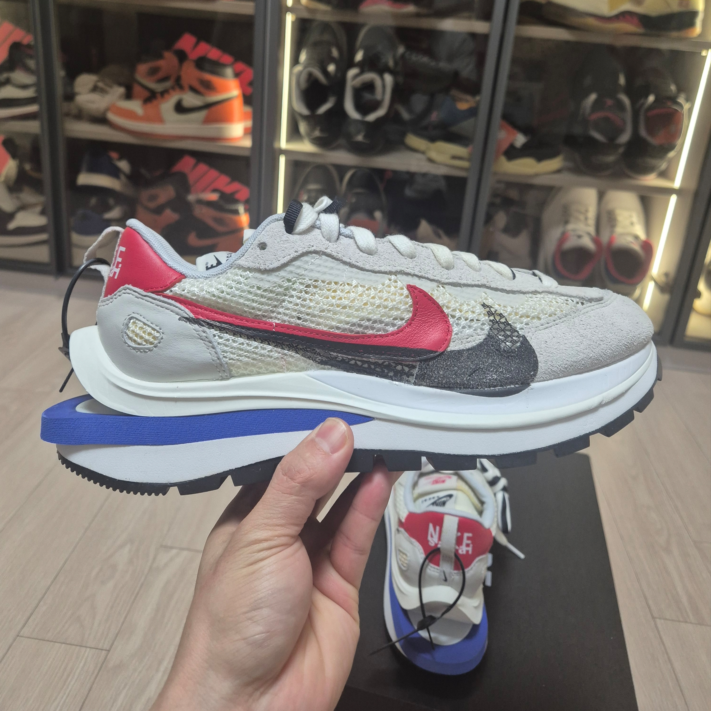 Nike x Sacai VaporWaffle Royal Fuchsia 착용 스타일 - 5