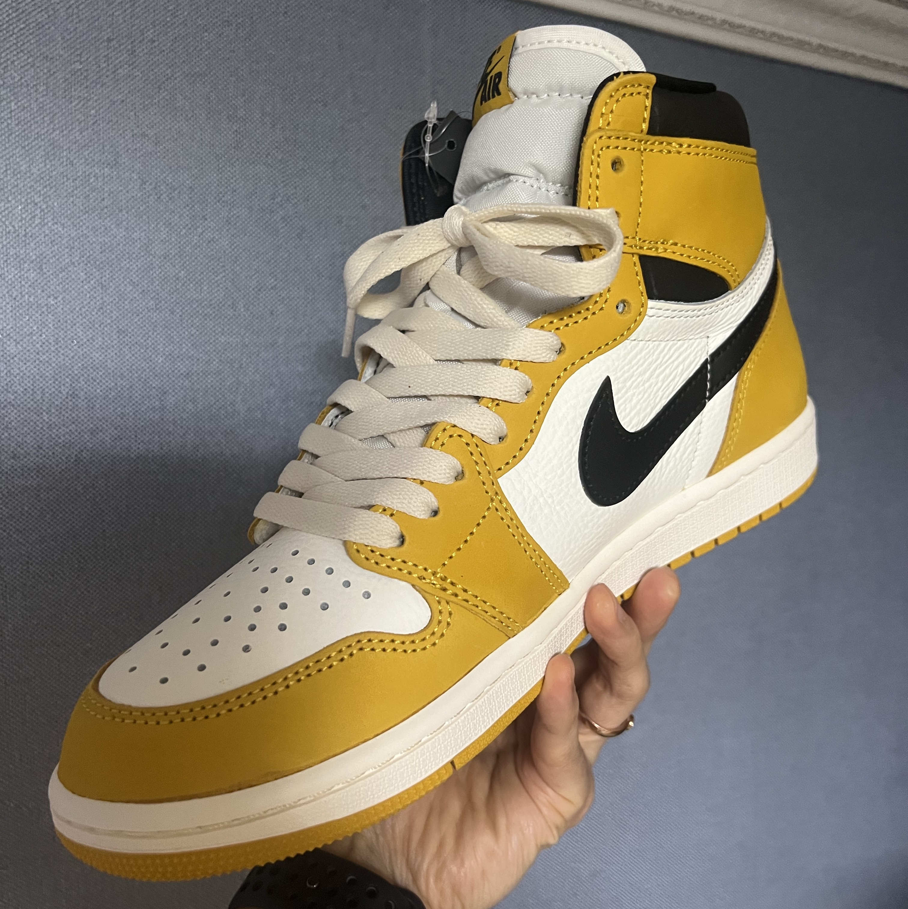 Jordan 1 Retro High OG Yellow Ochre 착용 스타일
