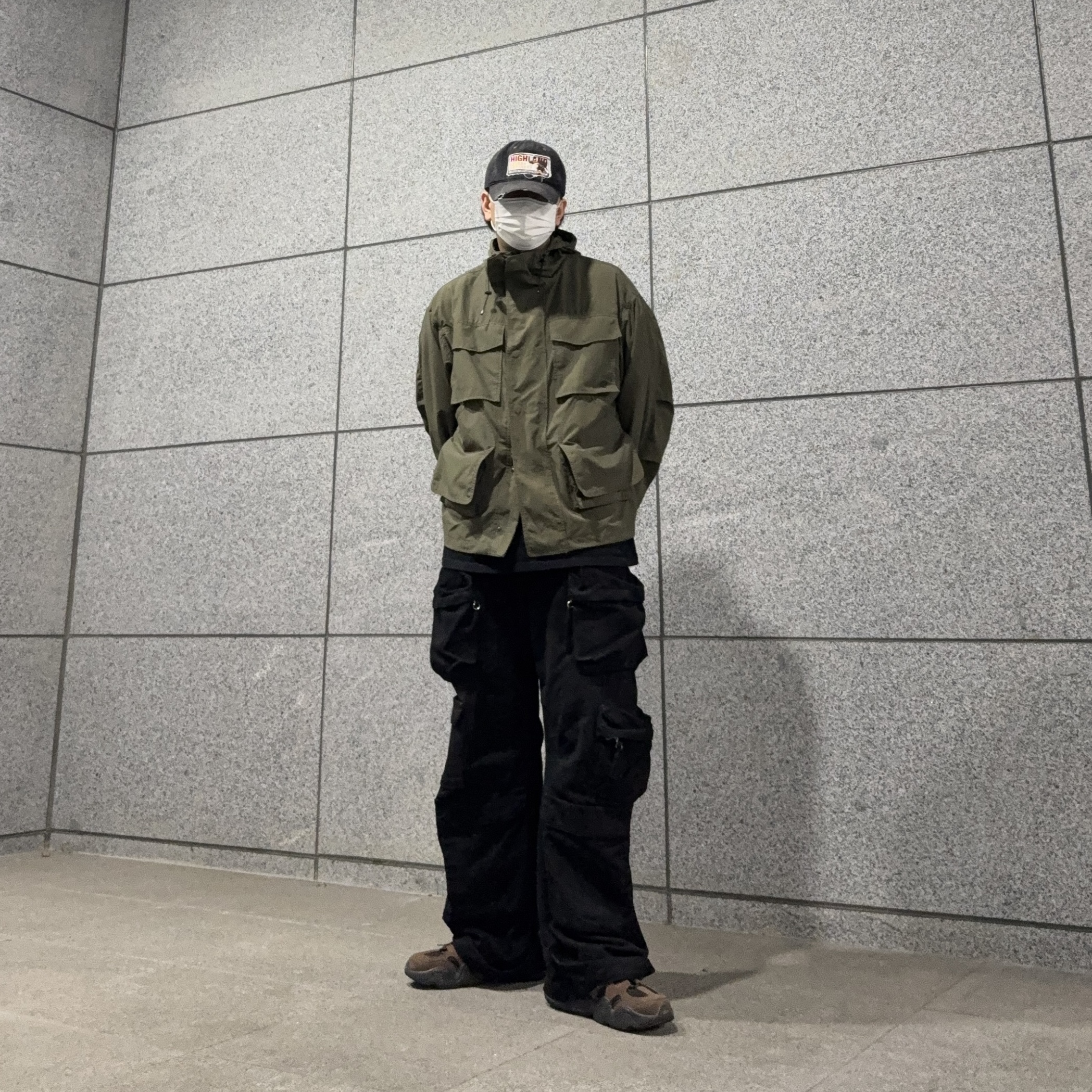 Nike Tech Hera Cacao Wow Bronzine, Zara Utility Pocket Pants Black 착용 스타일 - 5