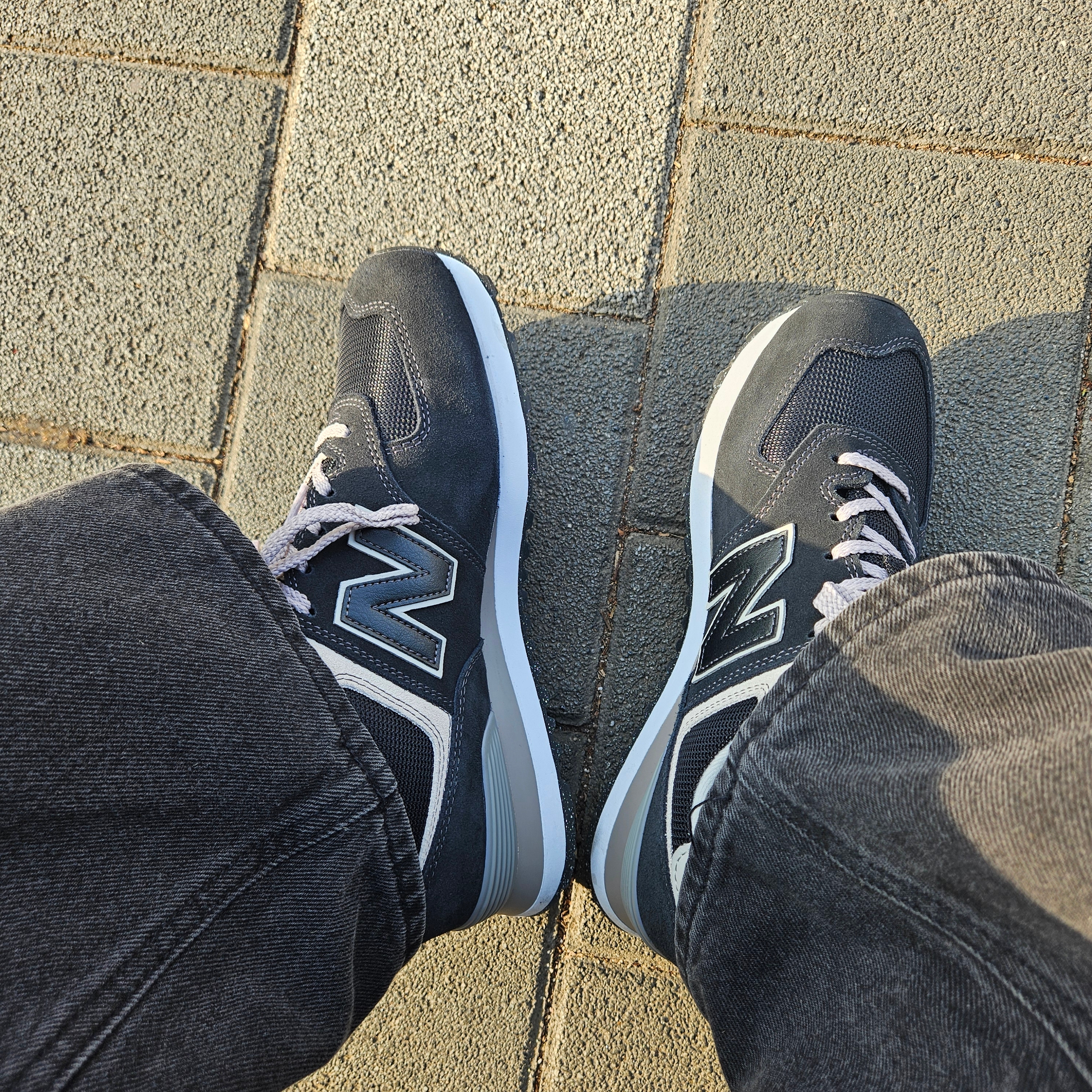 New Balance 574 Black - D Standard 착용 스타일